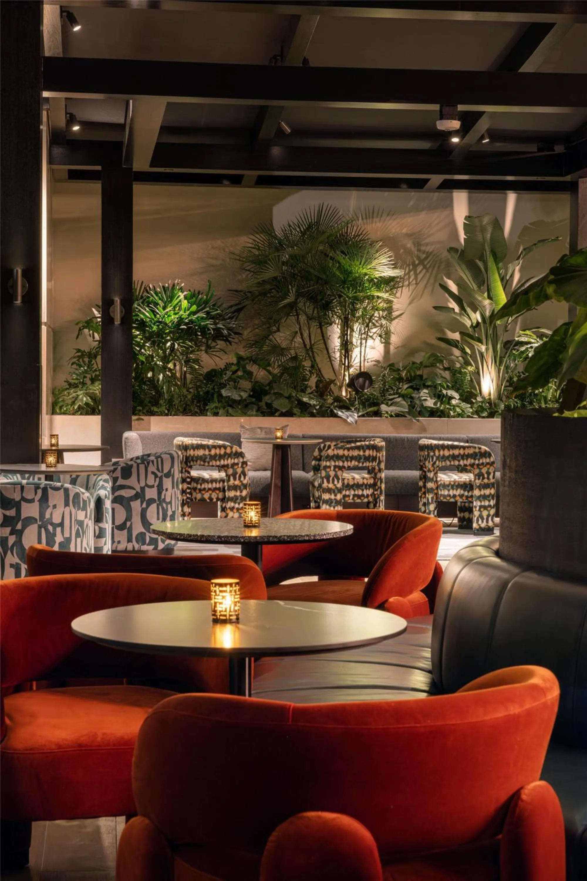 Lounge or bar in The Diplomat Beach Resort Hollywood, Curio Collection by Hilton