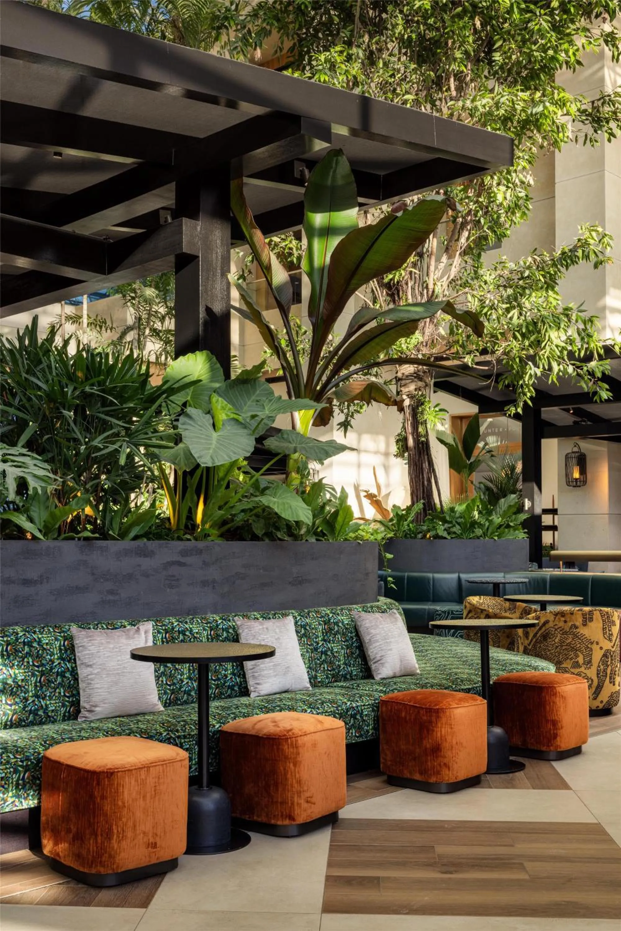 Lounge or bar in The Diplomat Beach Resort Hollywood, Curio Collection by Hilton