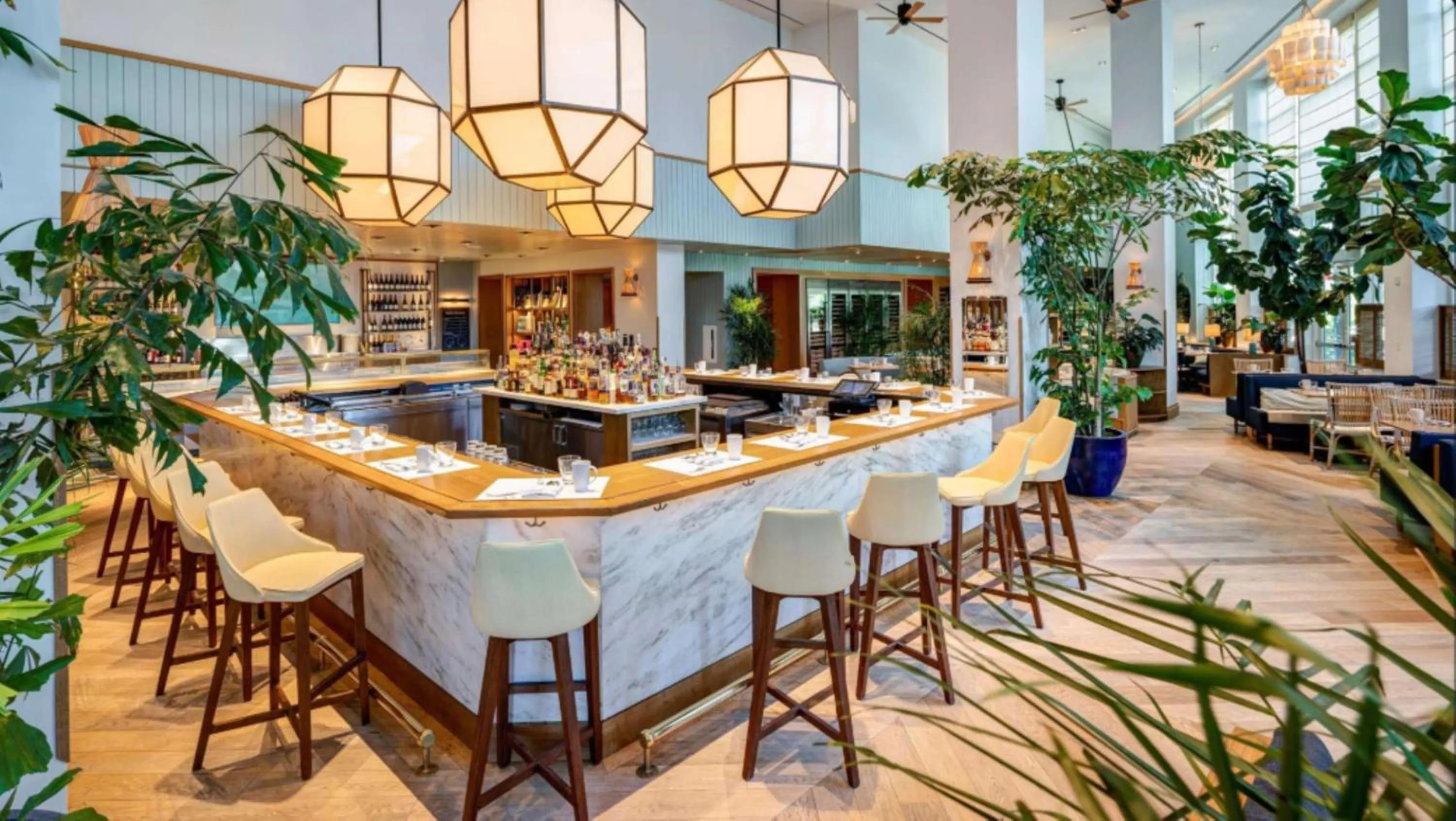 Lounge or bar in The Diplomat Beach Resort Hollywood, Curio Collection by Hilton