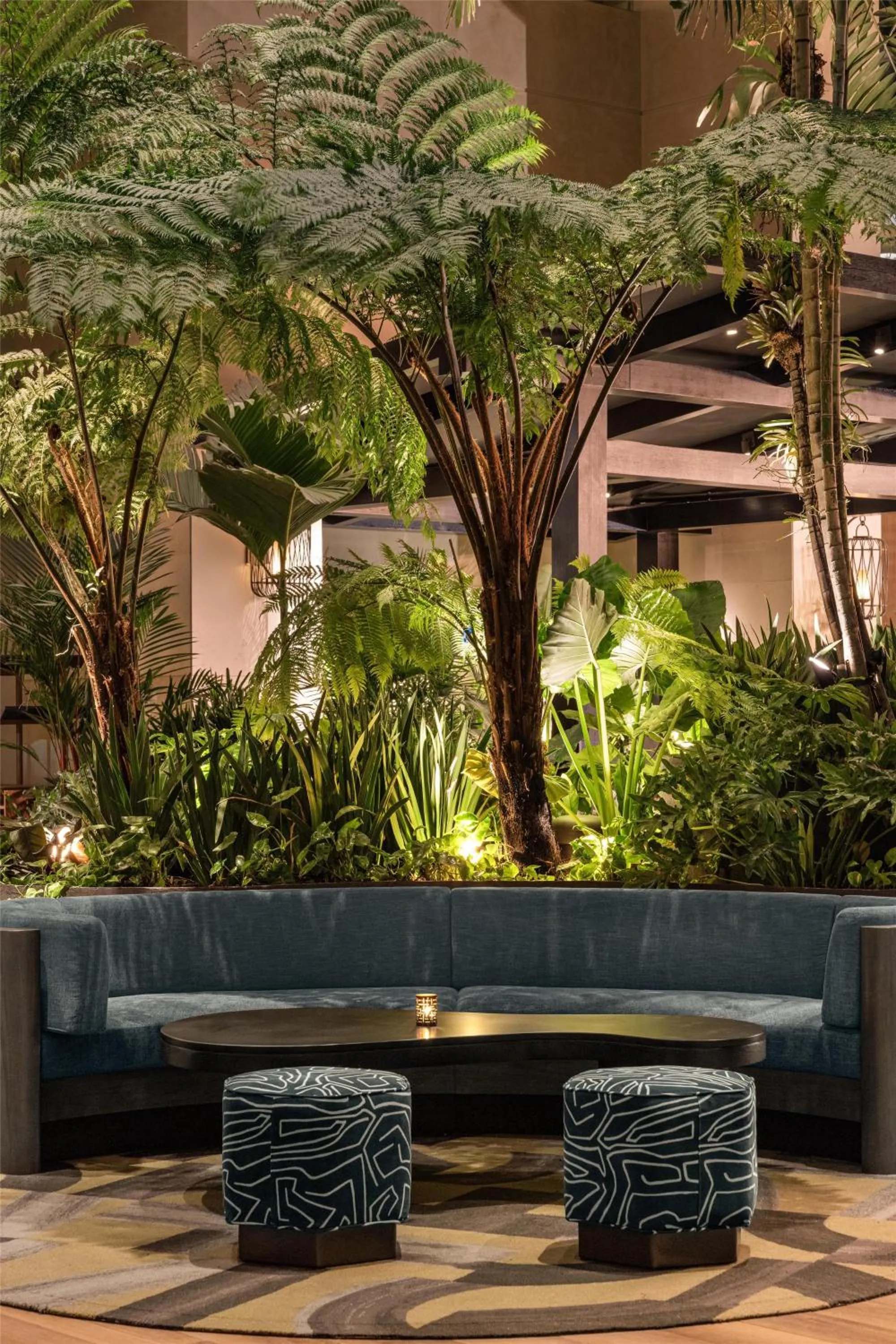 Lounge or bar in The Diplomat Beach Resort Hollywood, Curio Collection by Hilton