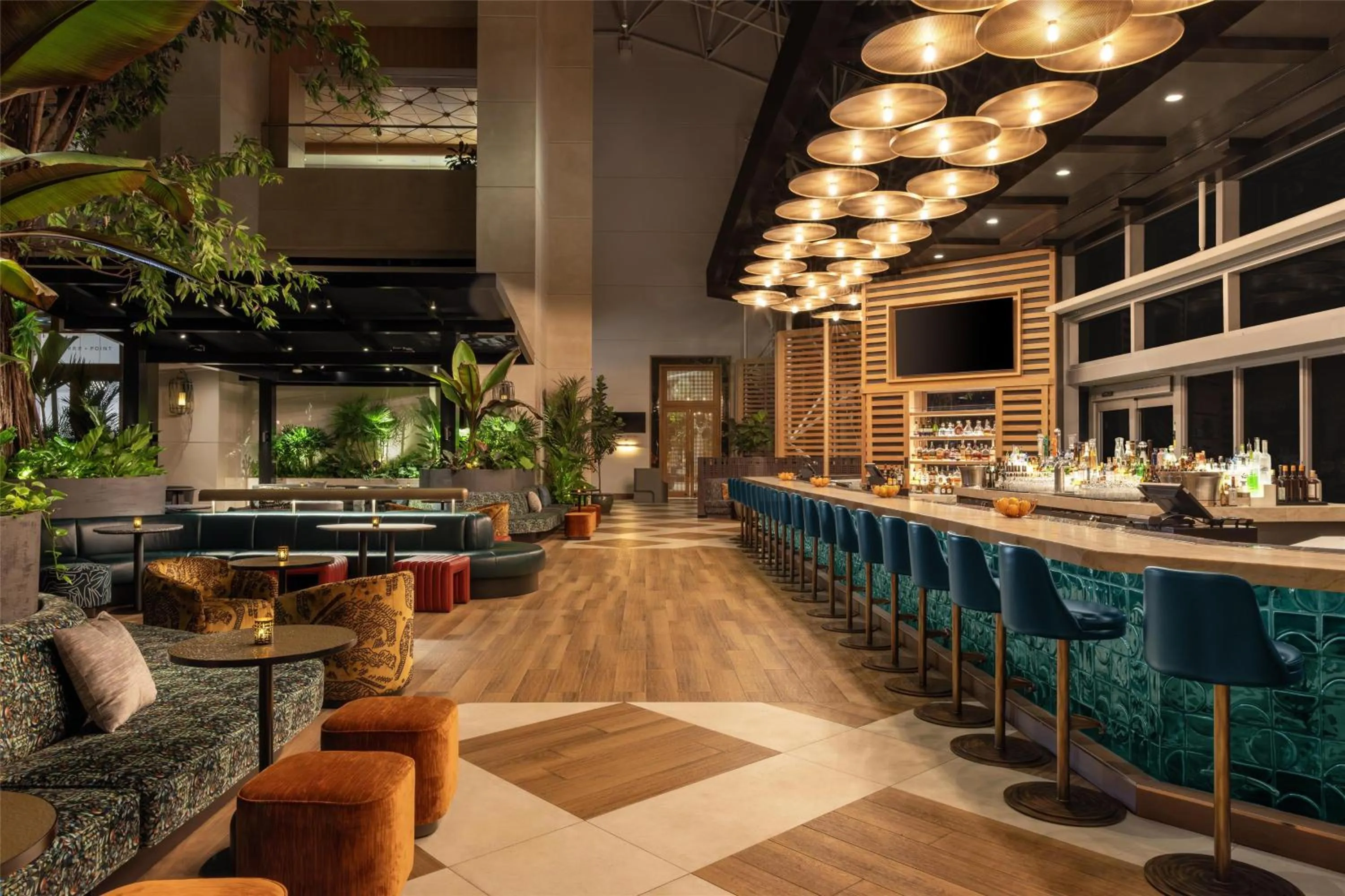 Lounge or bar in The Diplomat Beach Resort Hollywood, Curio Collection by Hilton