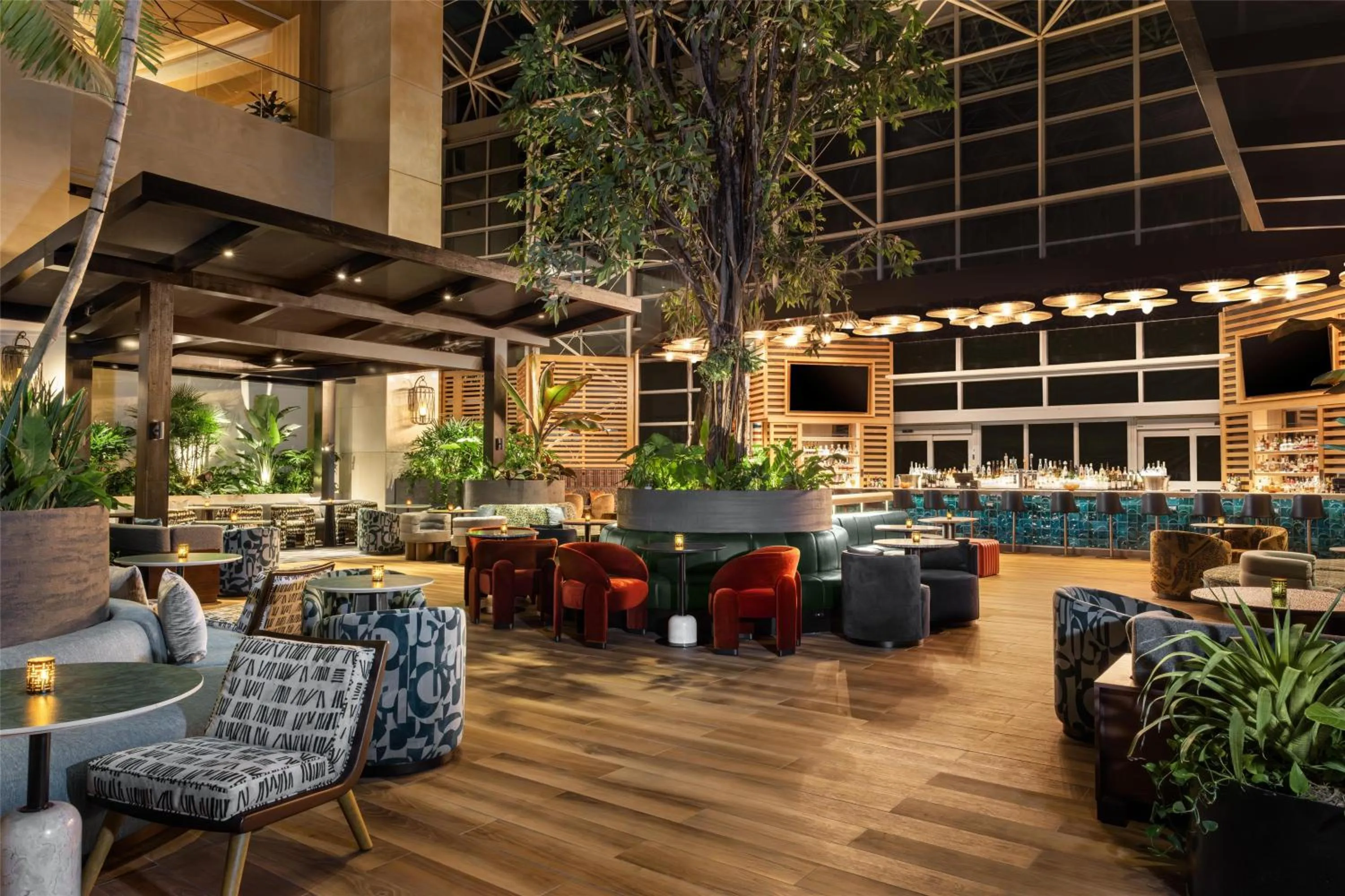 Lounge or bar in The Diplomat Beach Resort Hollywood, Curio Collection by Hilton