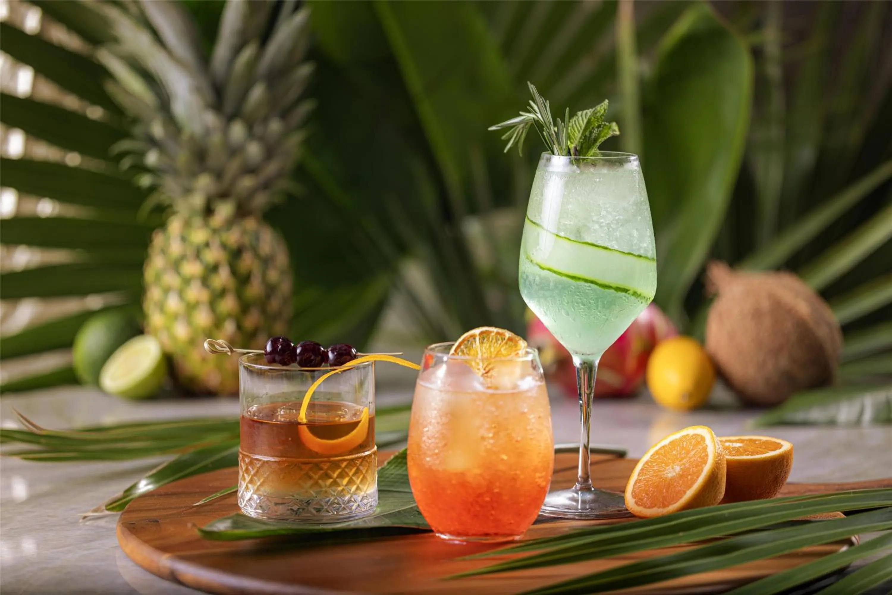 Lounge or bar in The Diplomat Beach Resort Hollywood, Curio Collection by Hilton