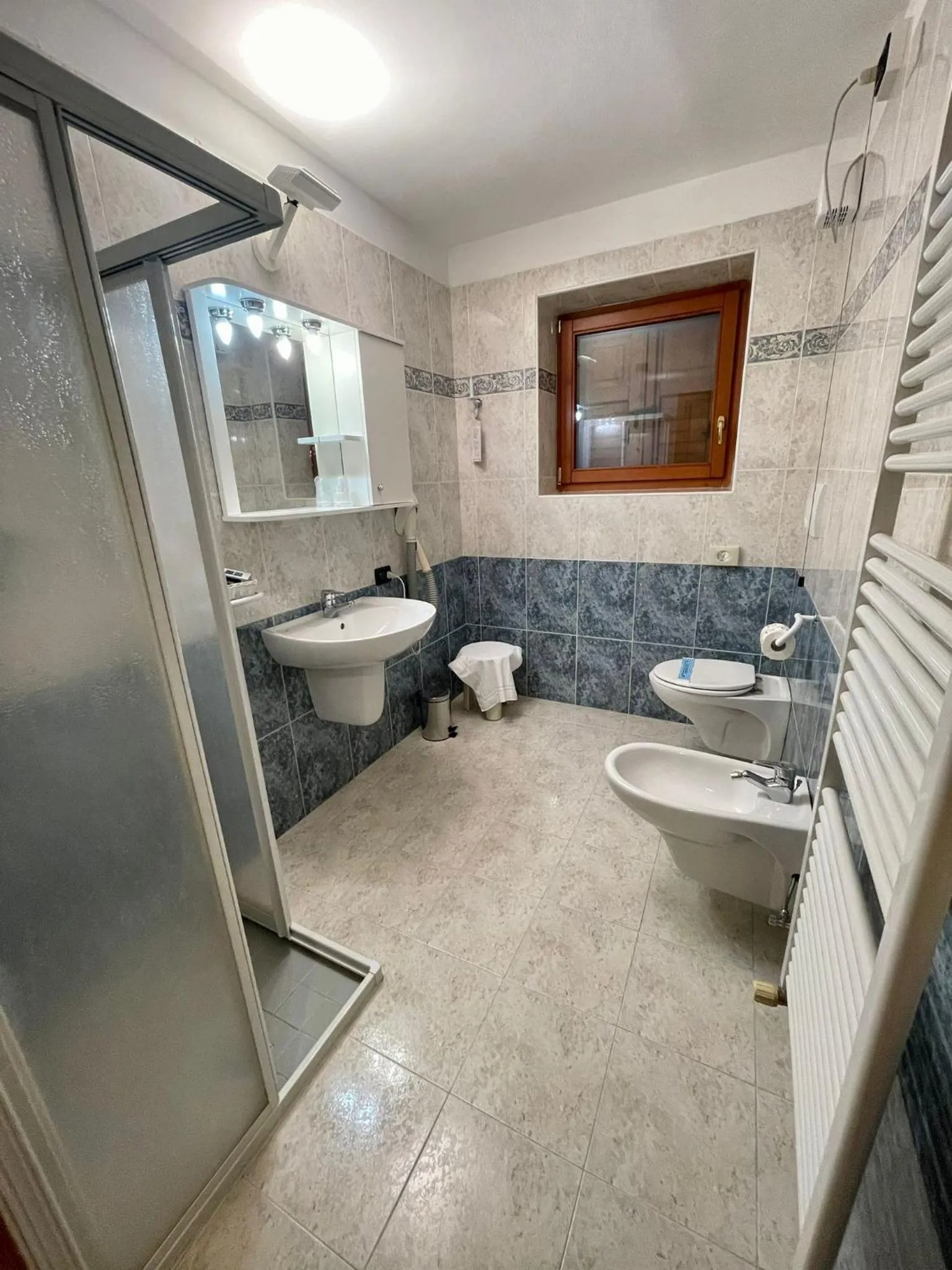 Shower in Hotel Villa Aurora