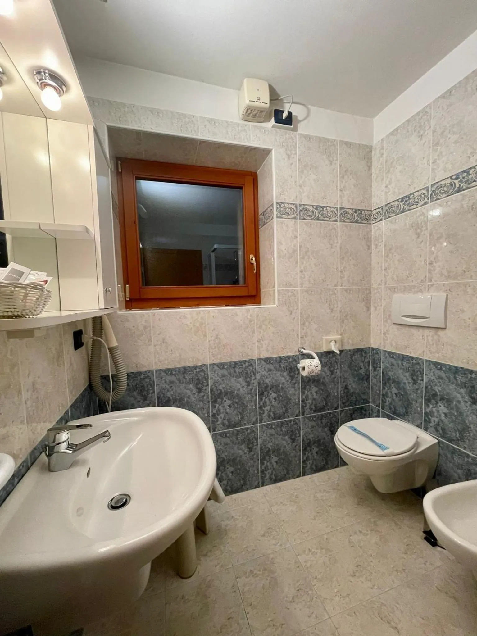 Shower in Hotel Villa Aurora