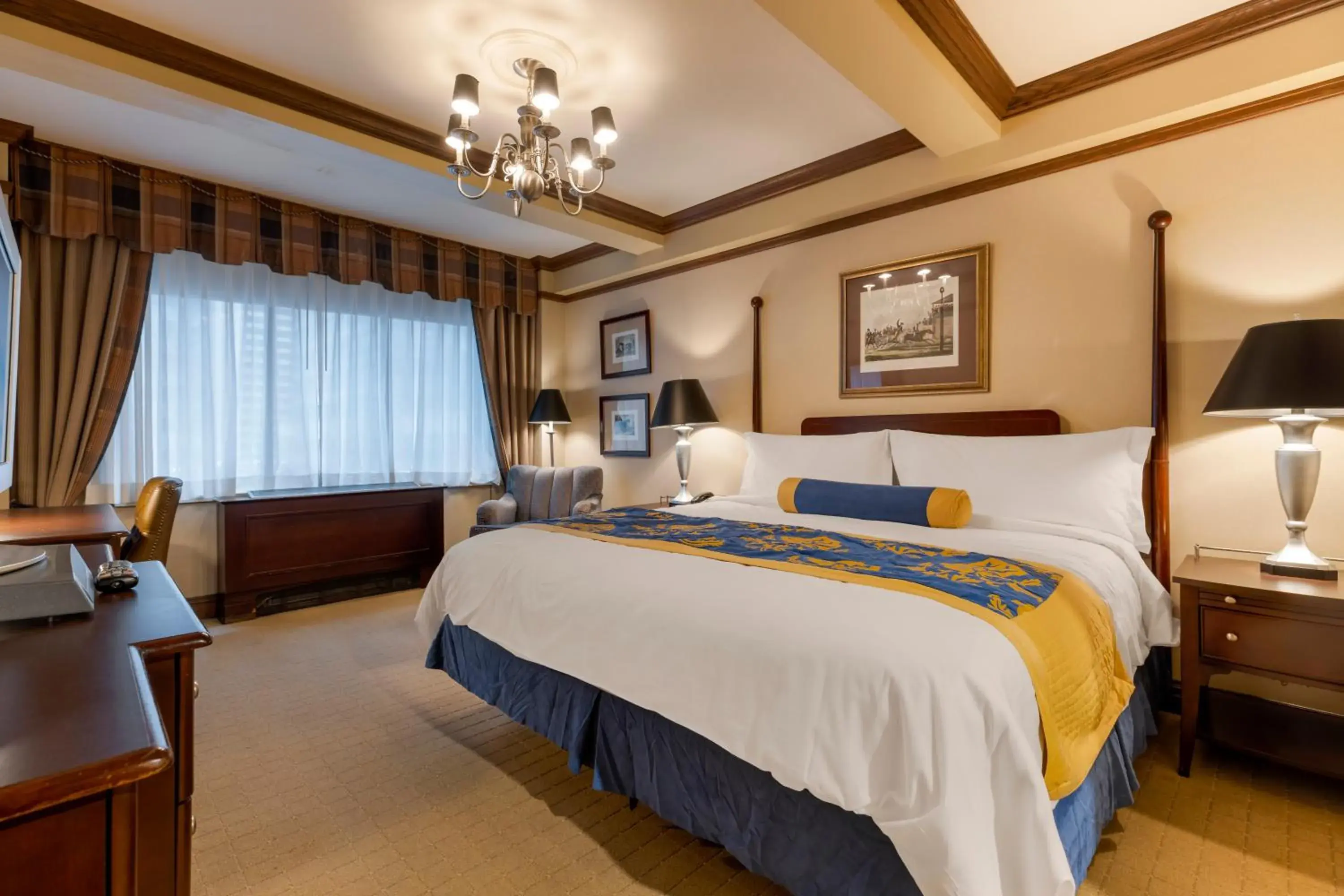 King Room with Mobility Access and Bathtub with Grab Bars, Non-Smoking in The Blakely by LuxUrban King Room with Mobility Access and Bathtub with Grab Bars, Non-Smoking in The Blakely by LuxUrban