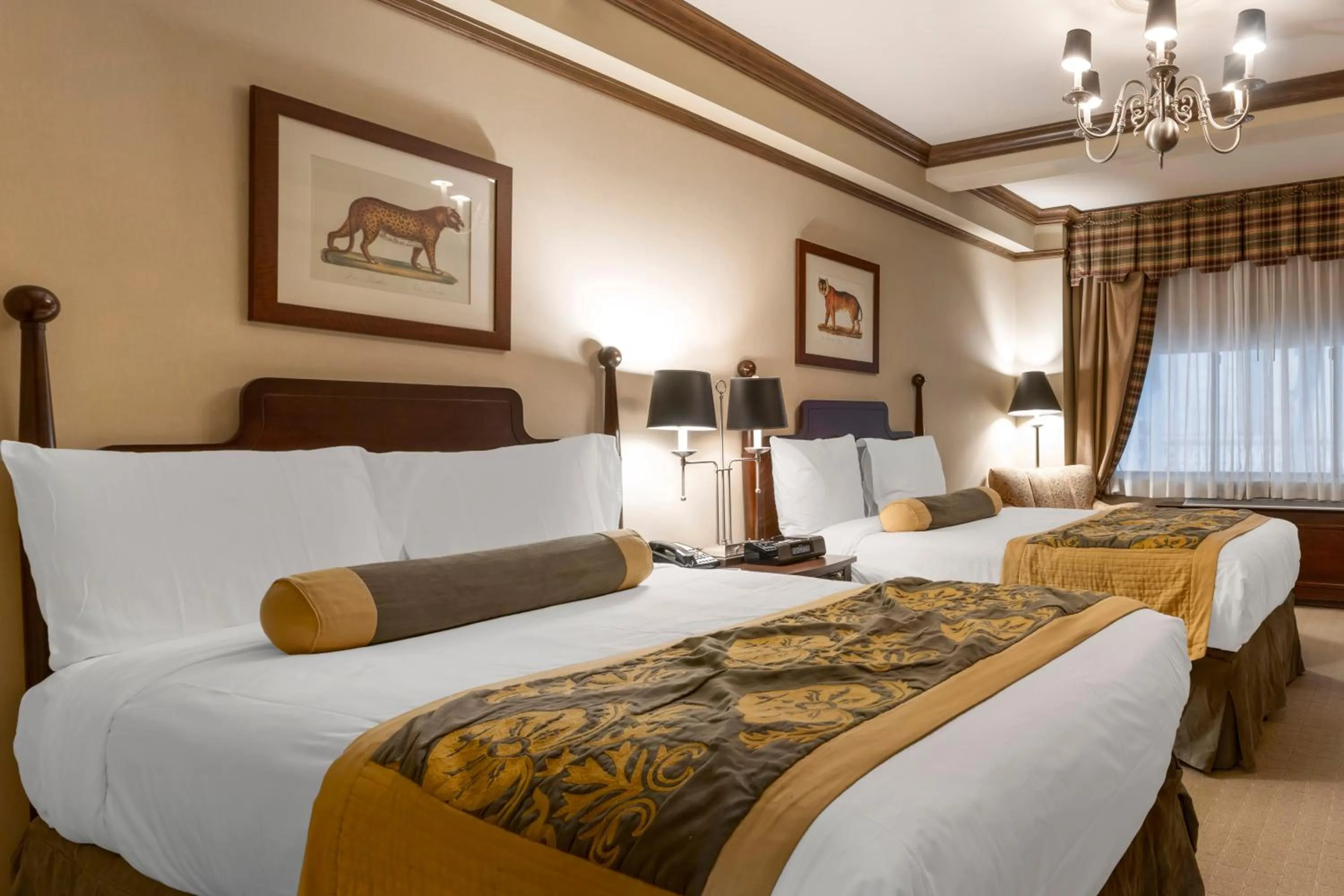 Deluxe Suite in The Blakely by LuxUrban