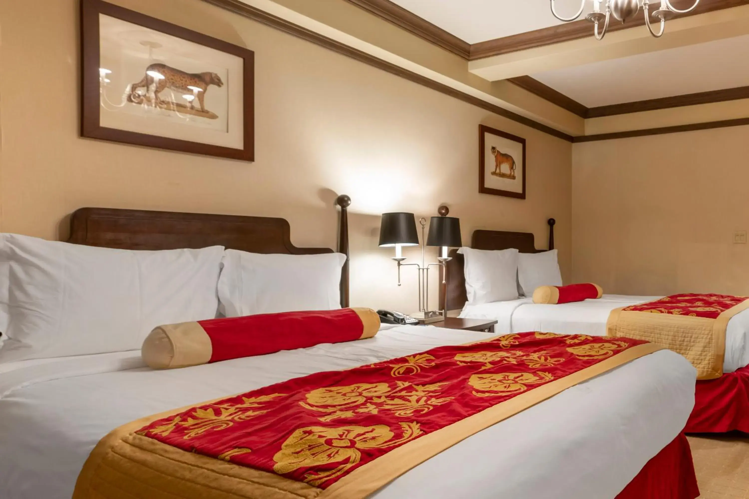 Deluxe Queen Room in The Blakely by LuxUrban Deluxe Queen Room in The Blakely by LuxUrban