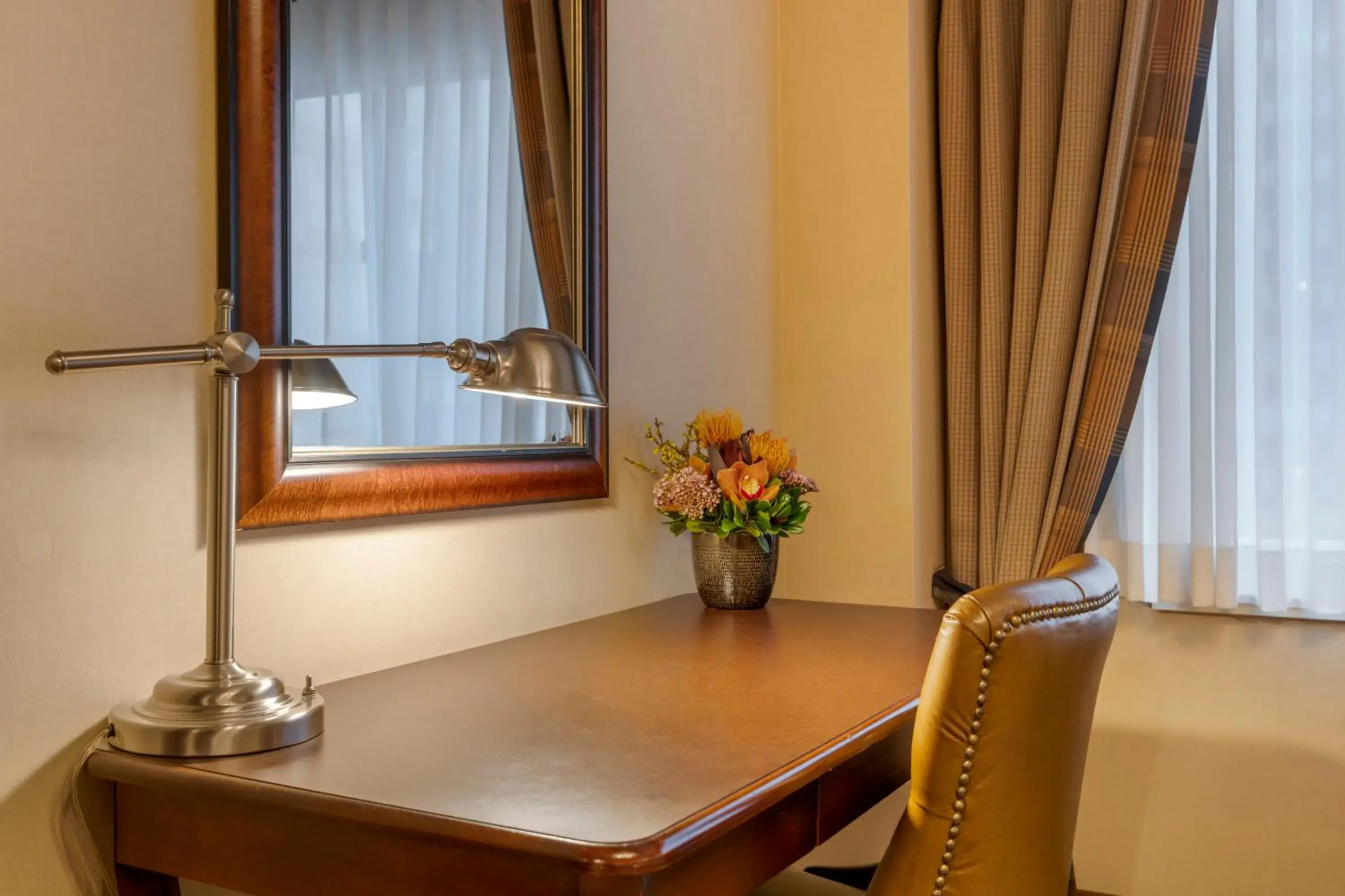 Standard Queen Room in The Blakely by LuxUrban Standard Queen Room in The Blakely by LuxUrban