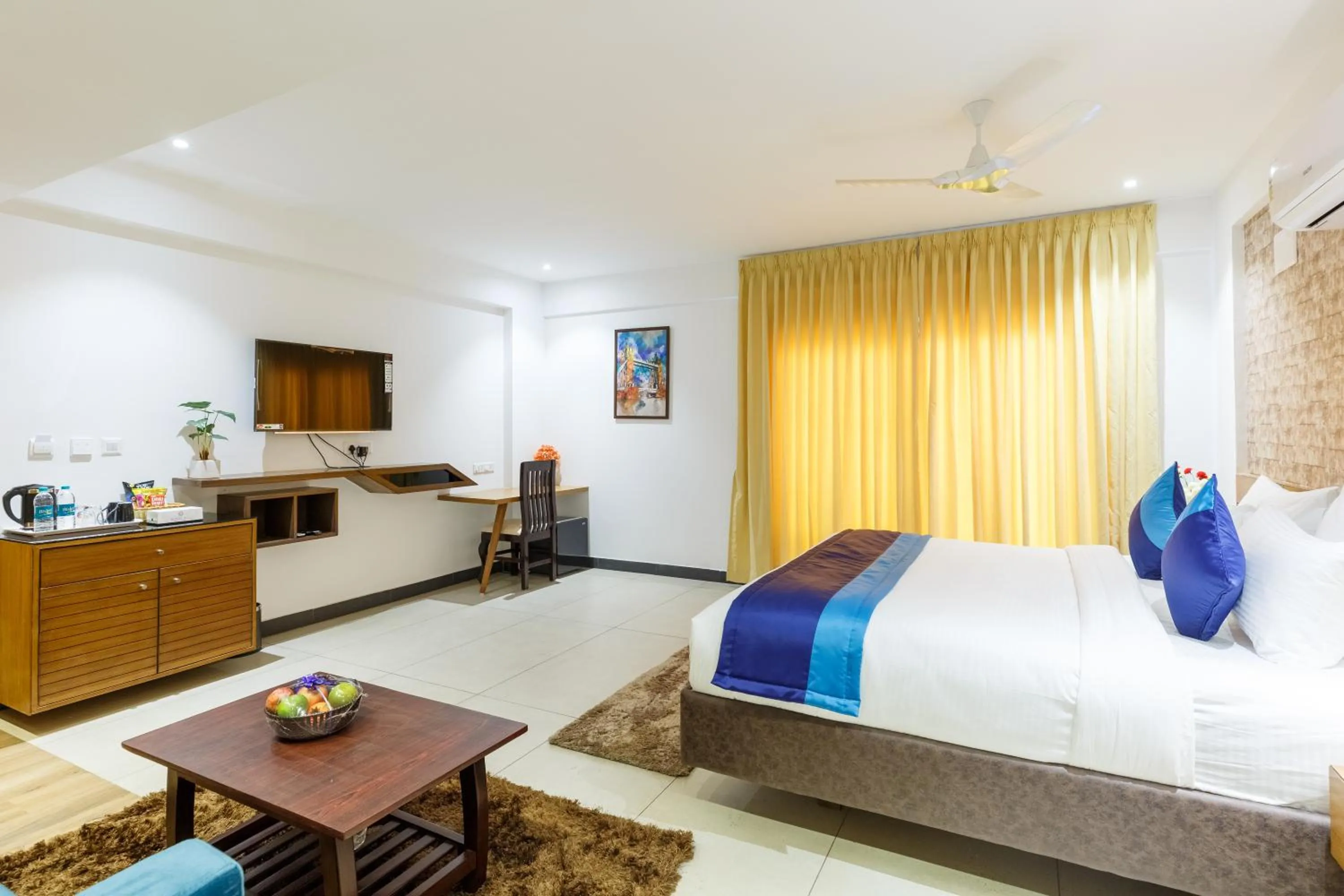 TV and multimedia in Royal Ace Boutique Hotel