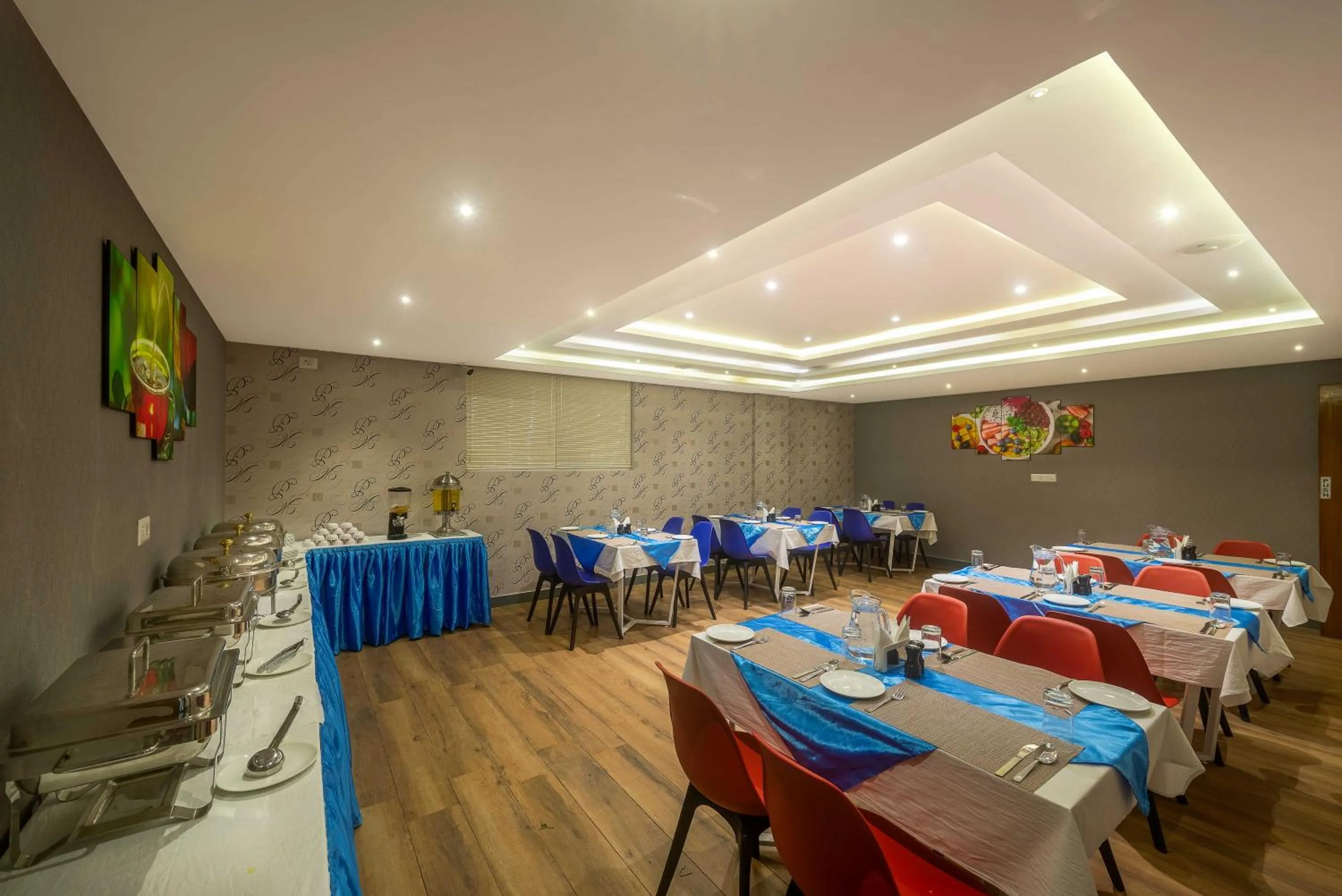 Restaurant/places to eat in Royal Ace Boutique Hotel