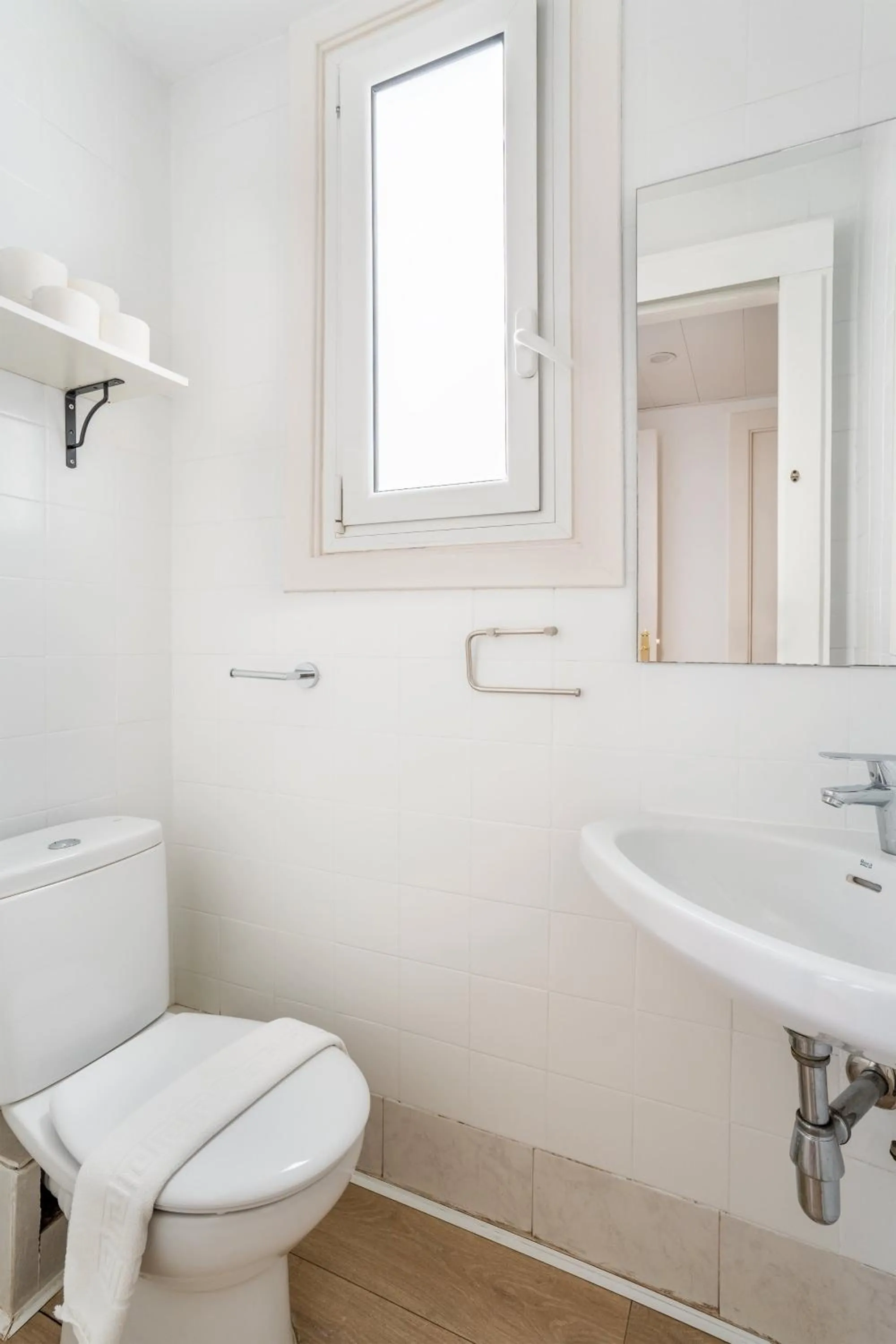 The Collection Barcelona - Paseo de Gracia 5BD and 3BTH for 10 with Terrace
