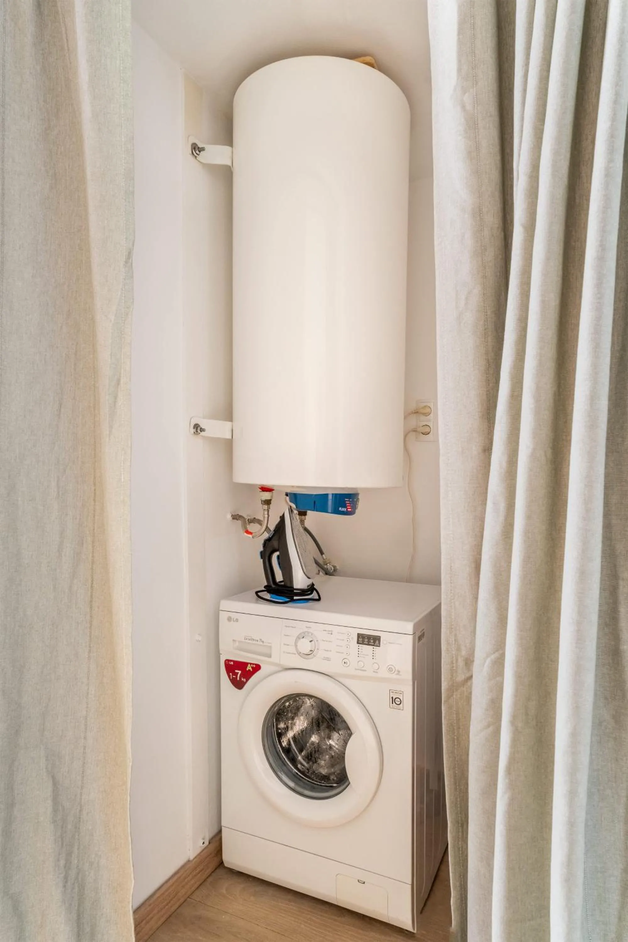 The Collection Barcelona - Paseo de Gracia 5BD and 3BTH for 10 with Terrace
