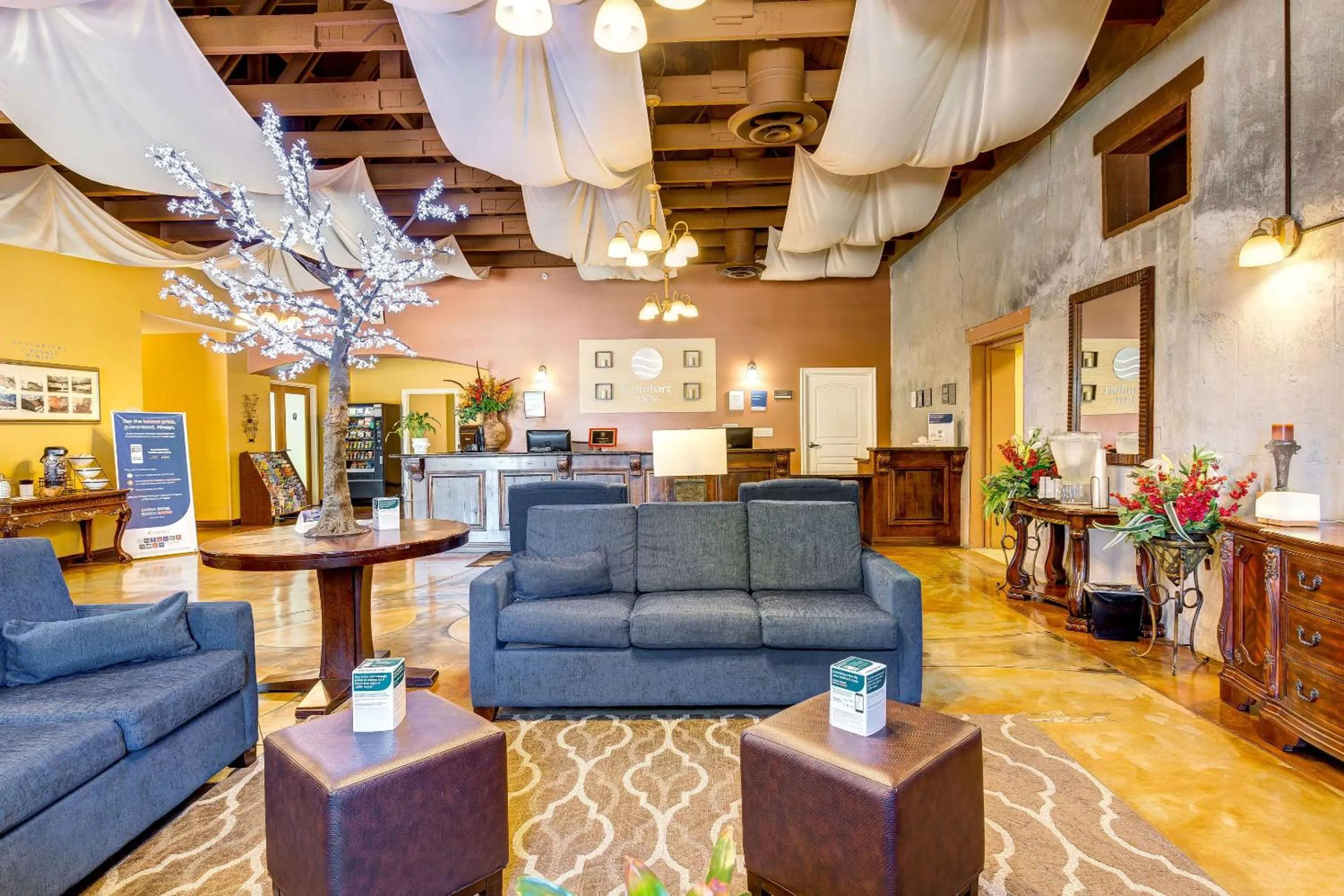 Lobby or reception in Comfort Inn Pomona near Fairplex