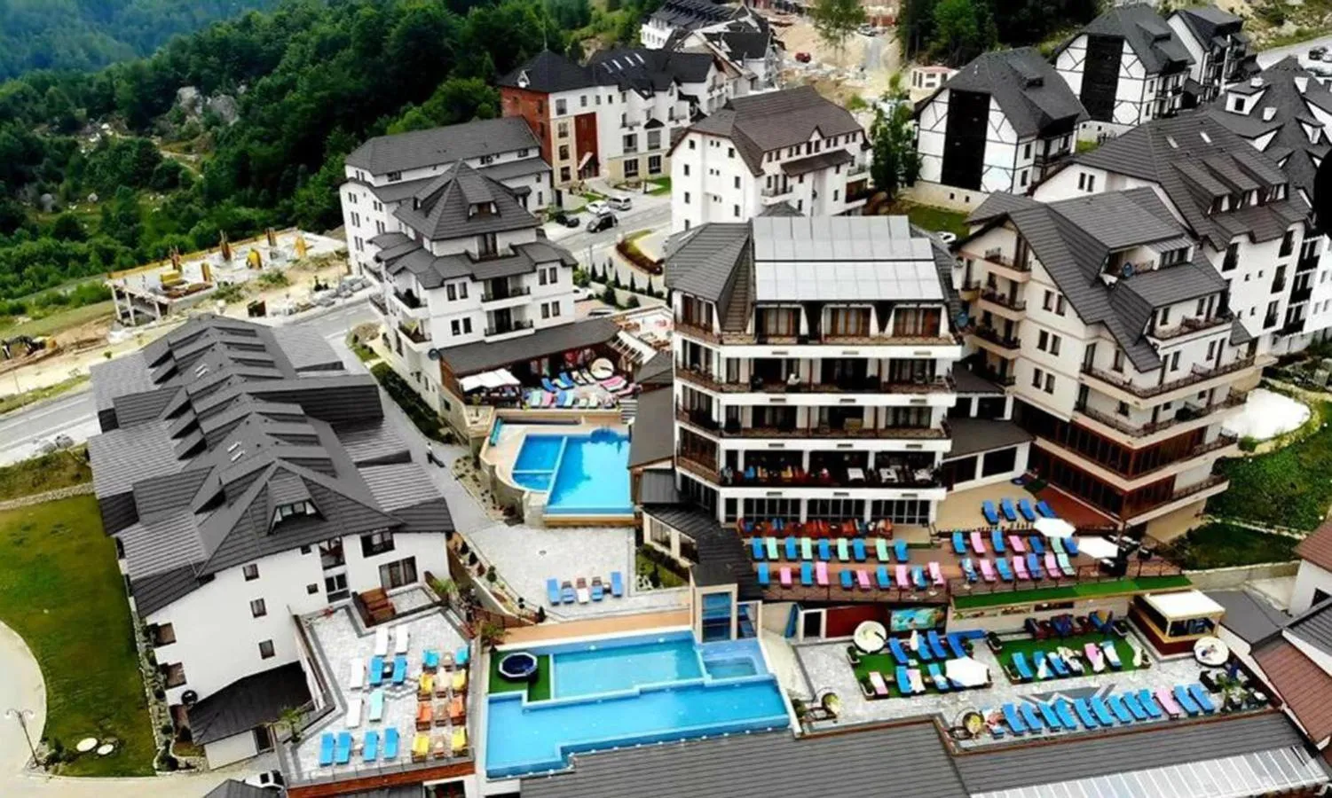 Milmari - Breakfast and pool