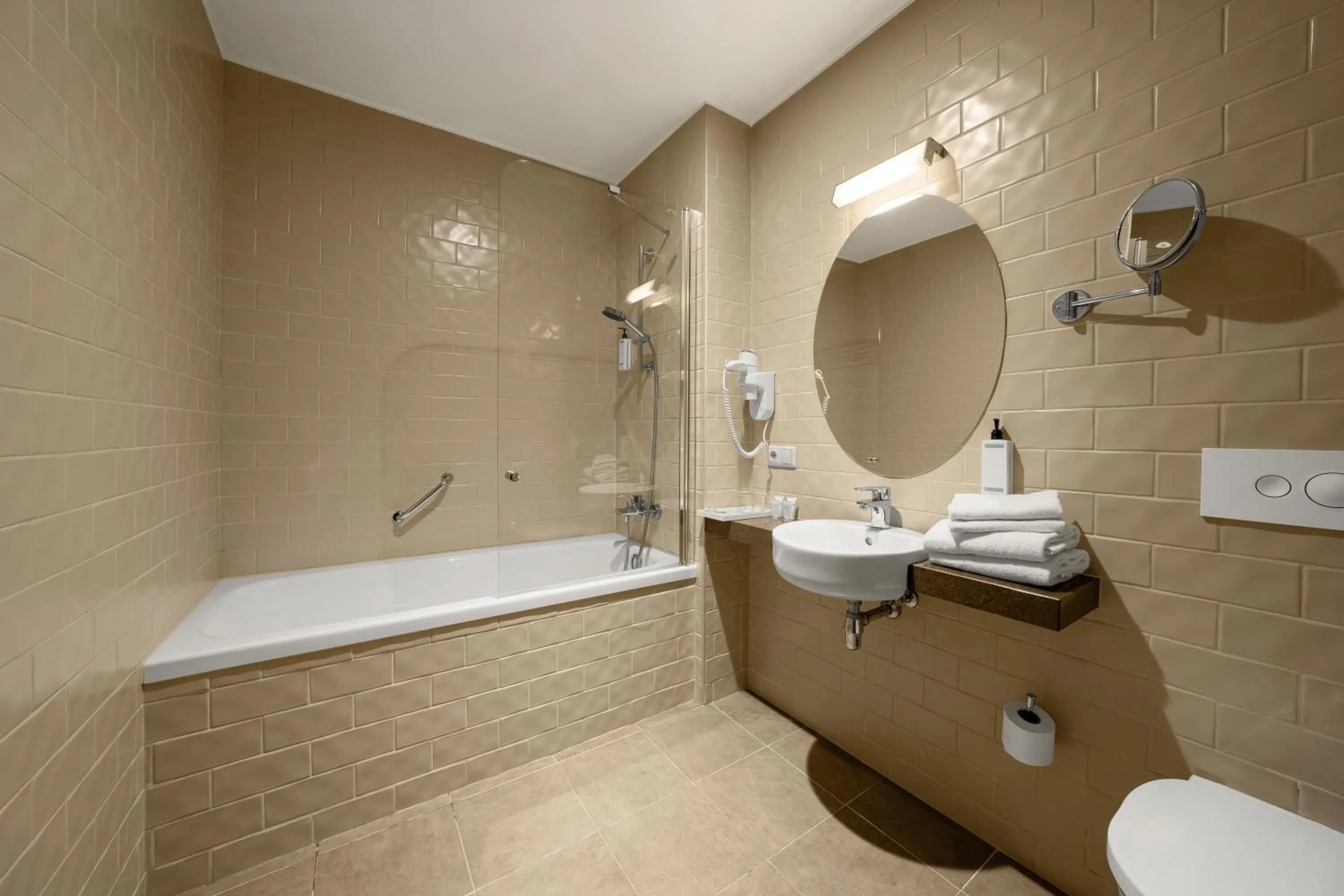 Toilet in Wellton Centrum Hotel & SPA