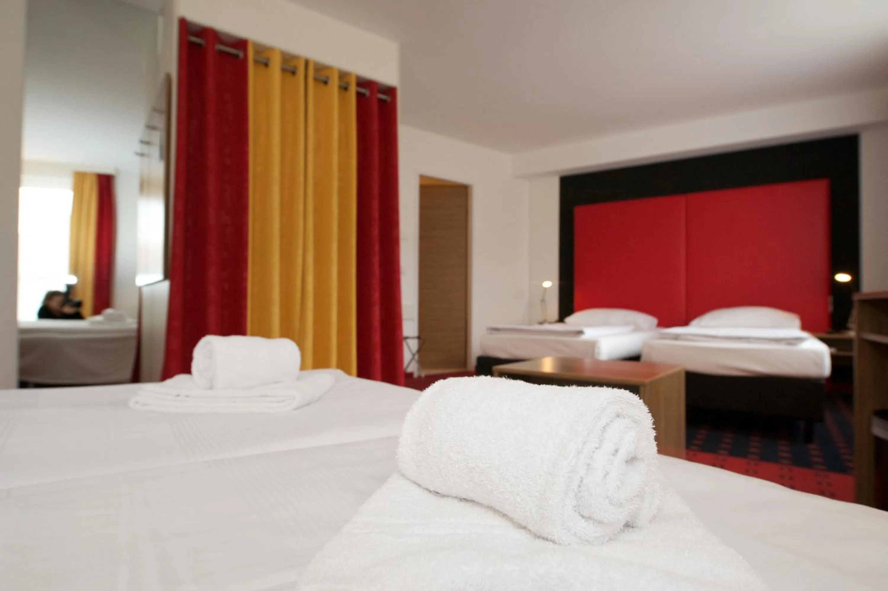 Photo of the whole room, Bed in Senator Hotel Vienna