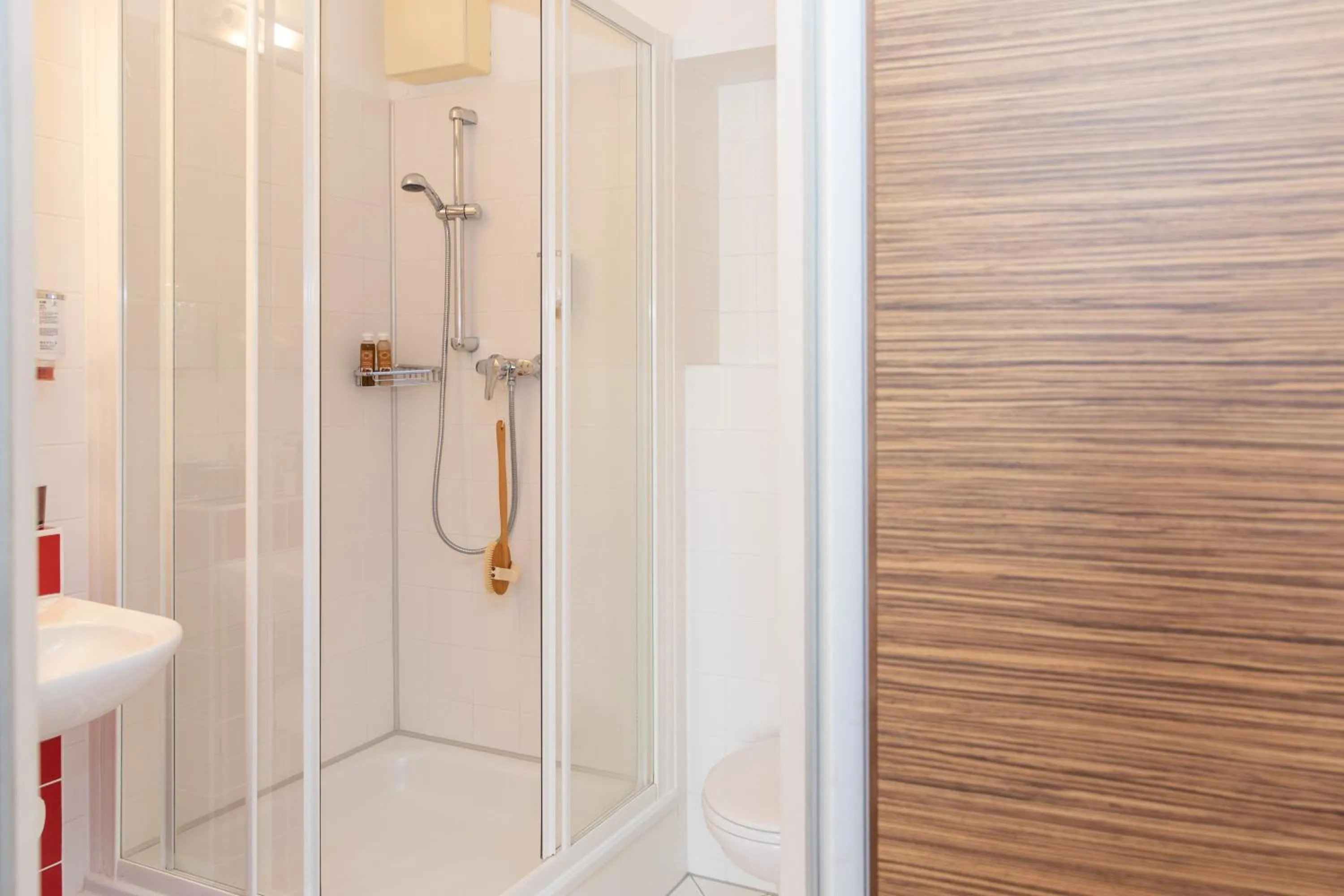 Toilet in Senator Hotel Vienna