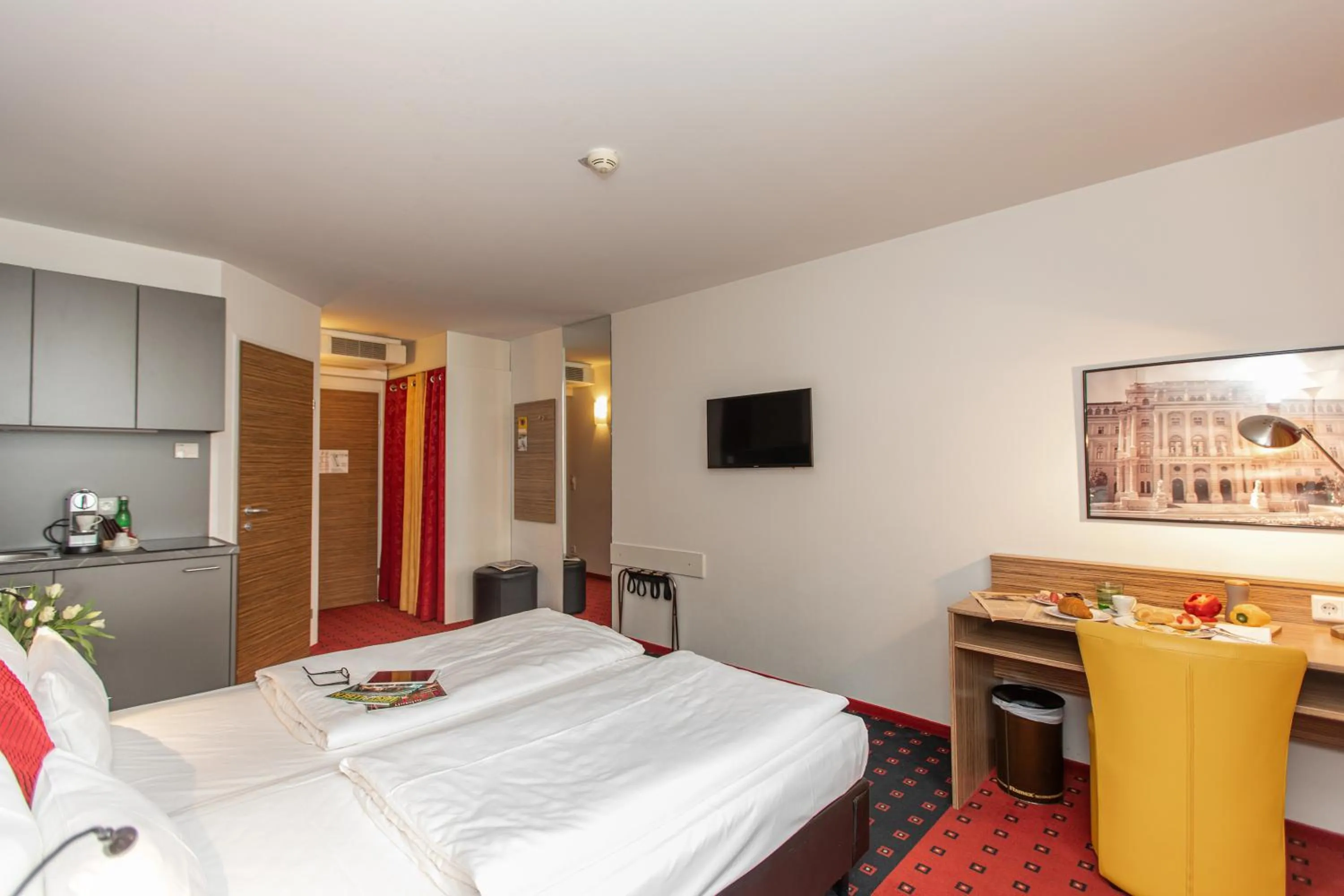 Bed in Senator Hotel Vienna