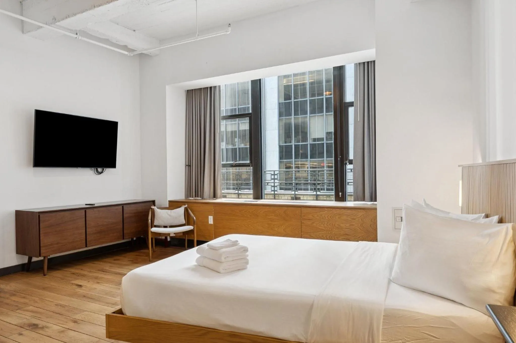 Bed in Placemakr Wall Street