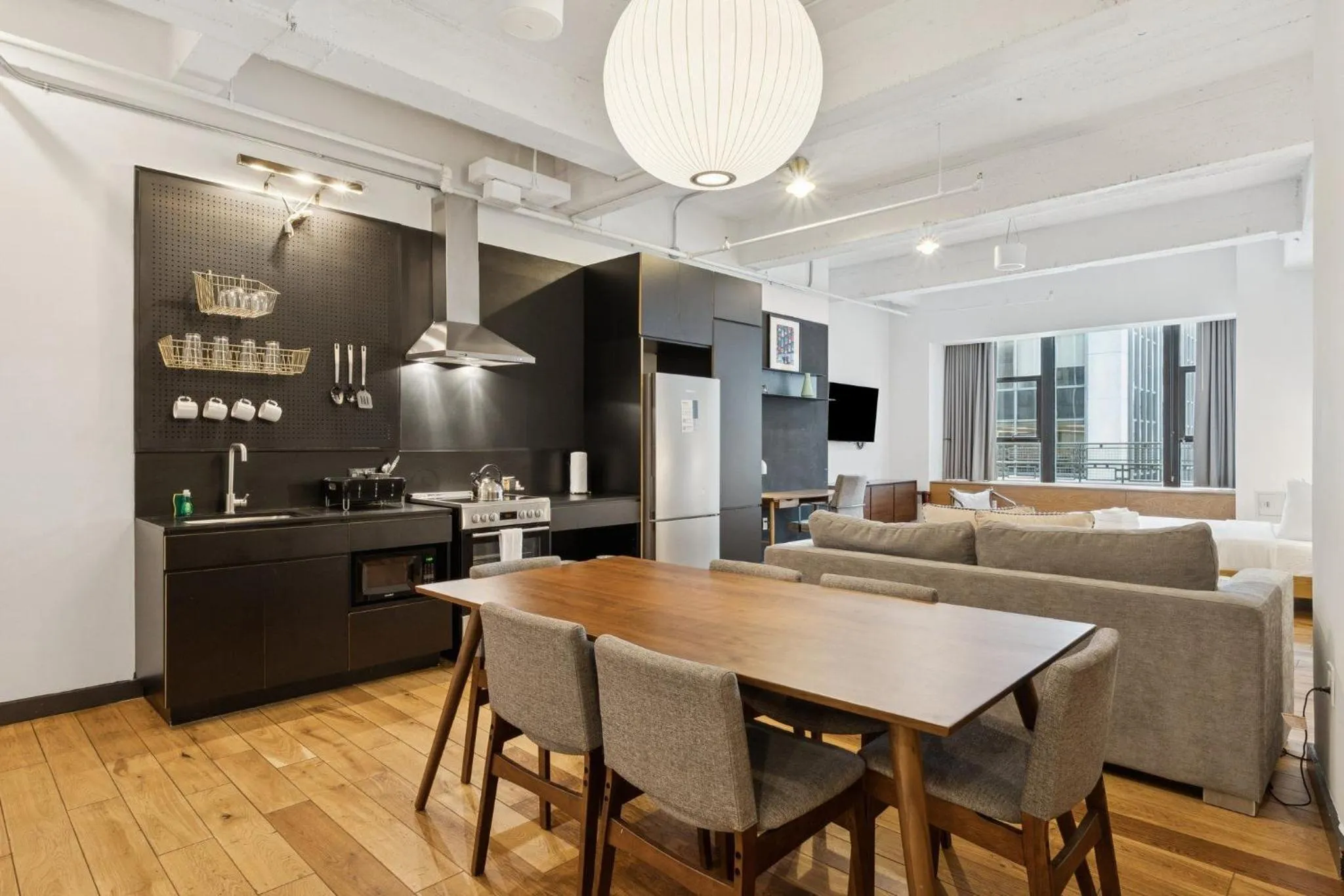 Kitchen or kitchenette in Placemakr Wall Street