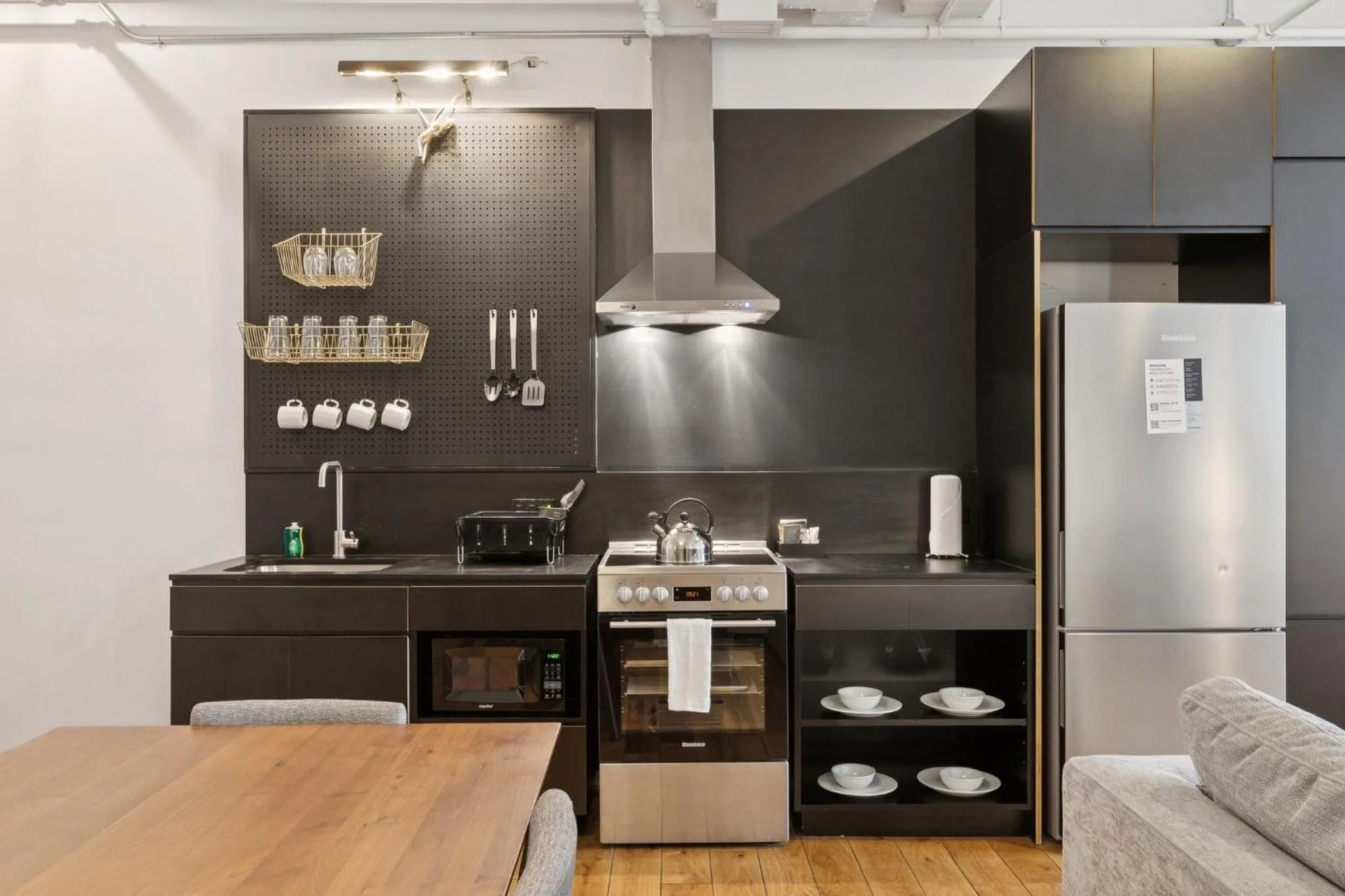 Kitchen or kitchenette in Placemakr Wall Street