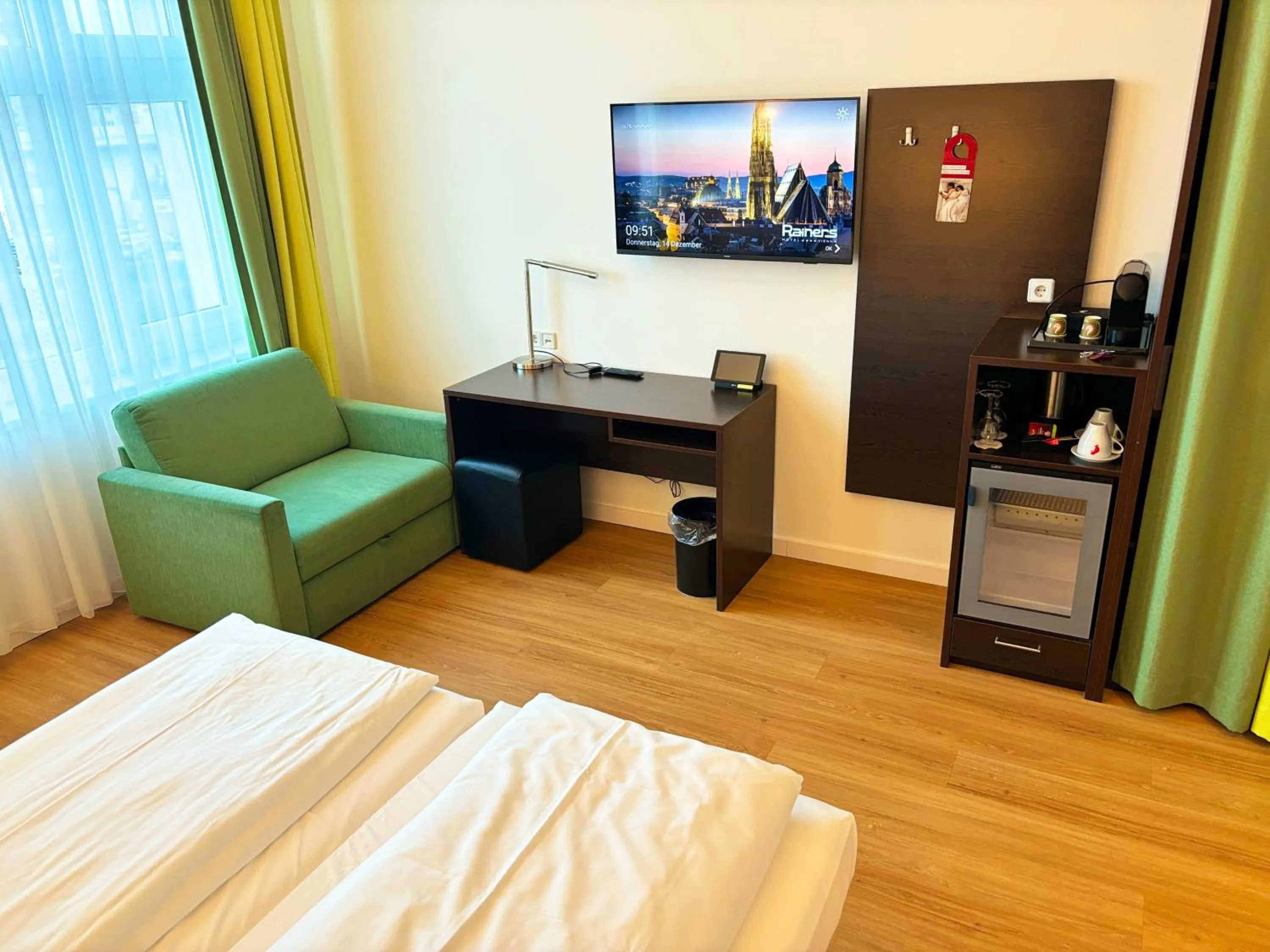 Photo of the whole room, Bed in Rainers Hotel Vienna