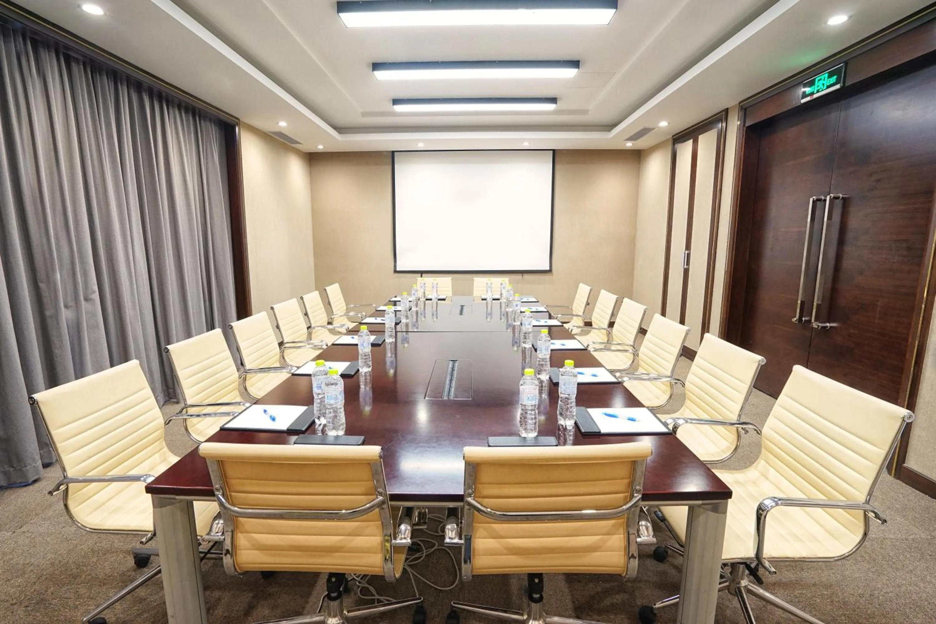 Meeting/conference room in Holiday Inn Express Beijing Temple of Heaven by IHG