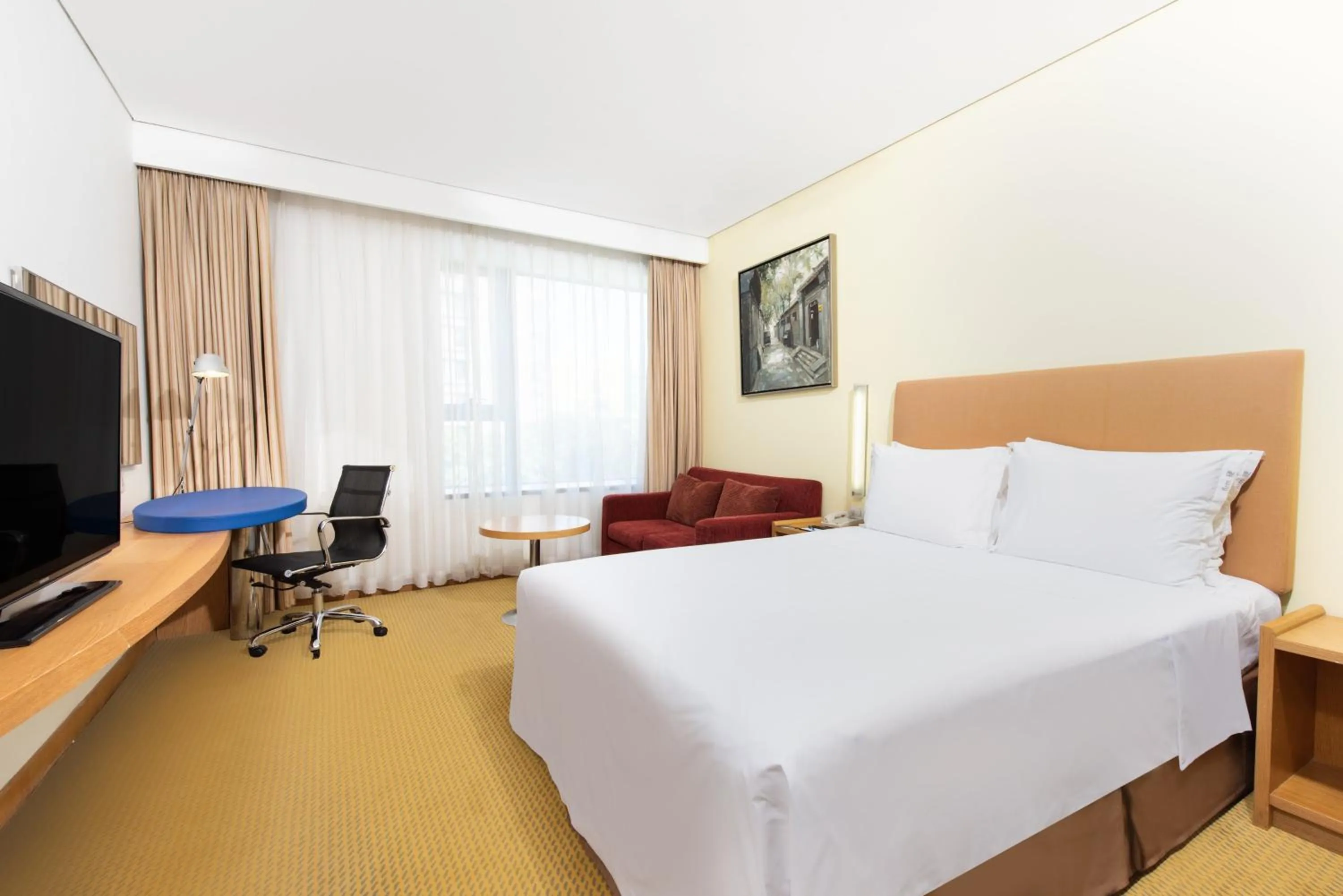 Photo of the whole room, Bed in Holiday Inn Express Beijing Temple of Heaven by IHG