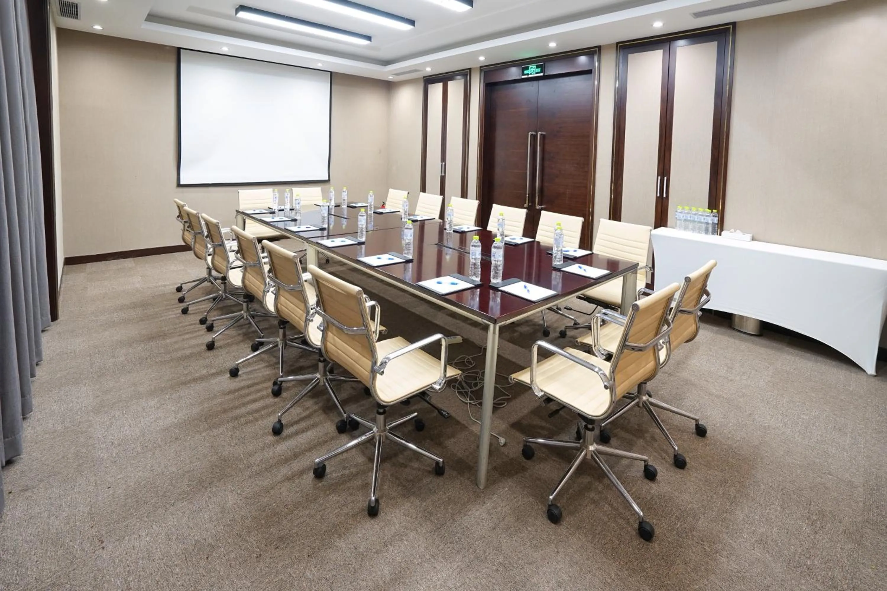 Meeting/conference room in Holiday Inn Express Beijing Temple of Heaven by IHG