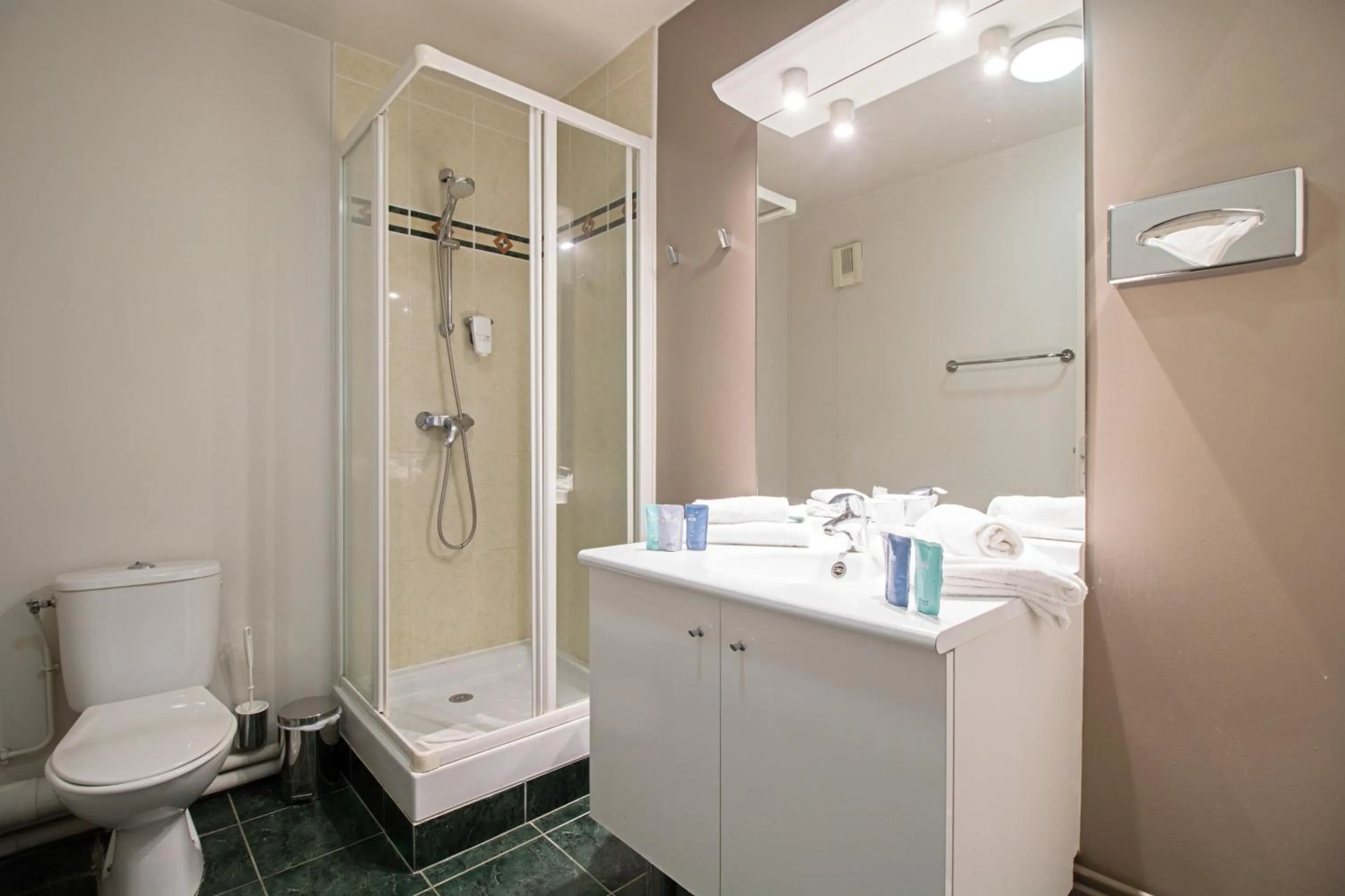 Bathroom in Appart’City Confort Paris Villejuif