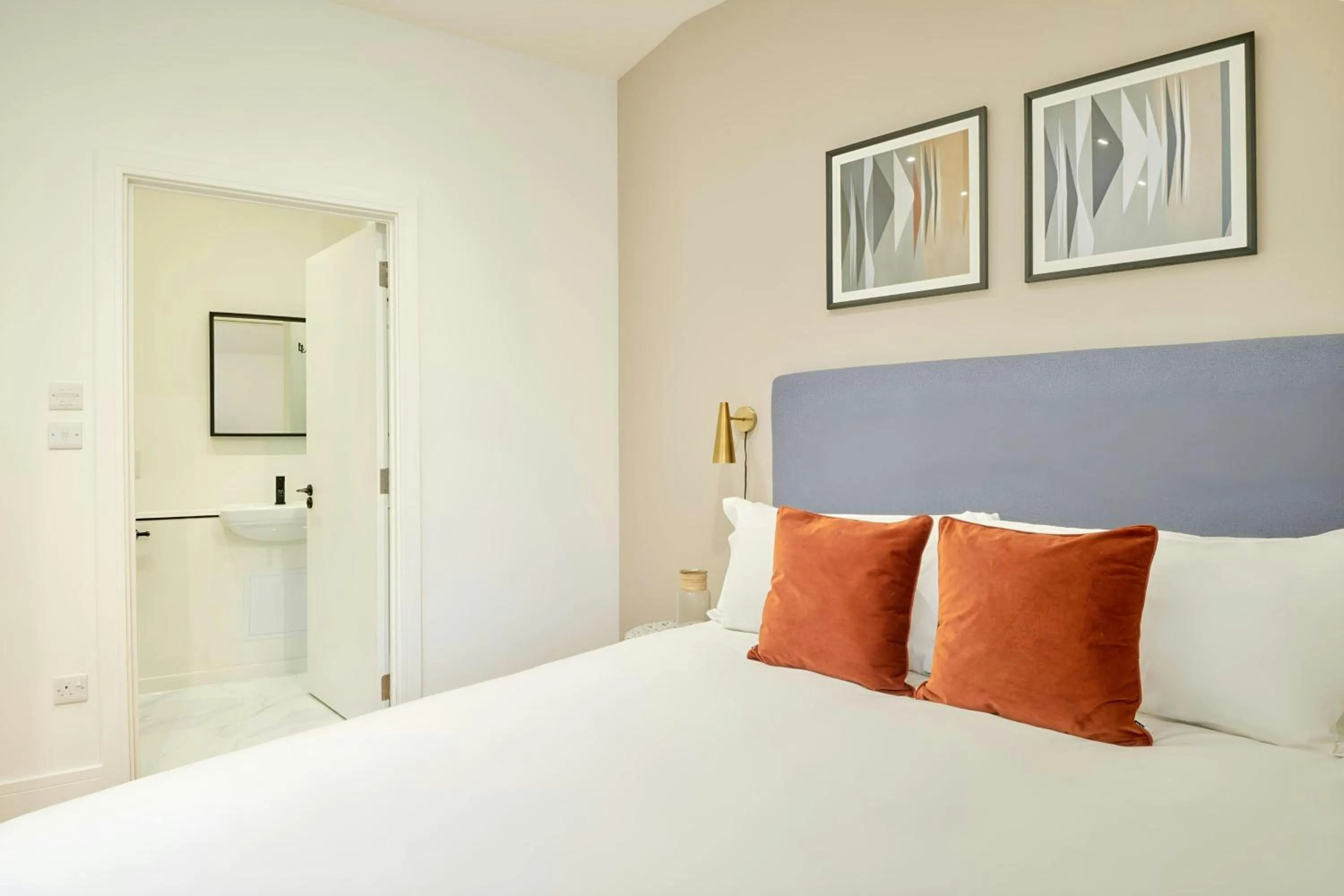 Bedroom, Bed in The Prince Hotel Vauxhall, Sonder by Marriott Bonvoy