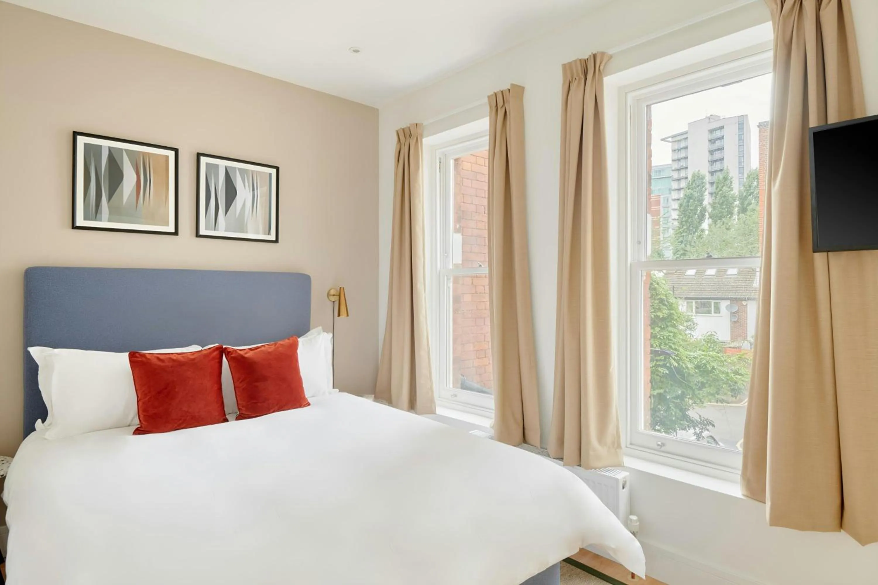 Bedroom, Bed in The Prince Hotel Vauxhall, Sonder by Marriott Bonvoy