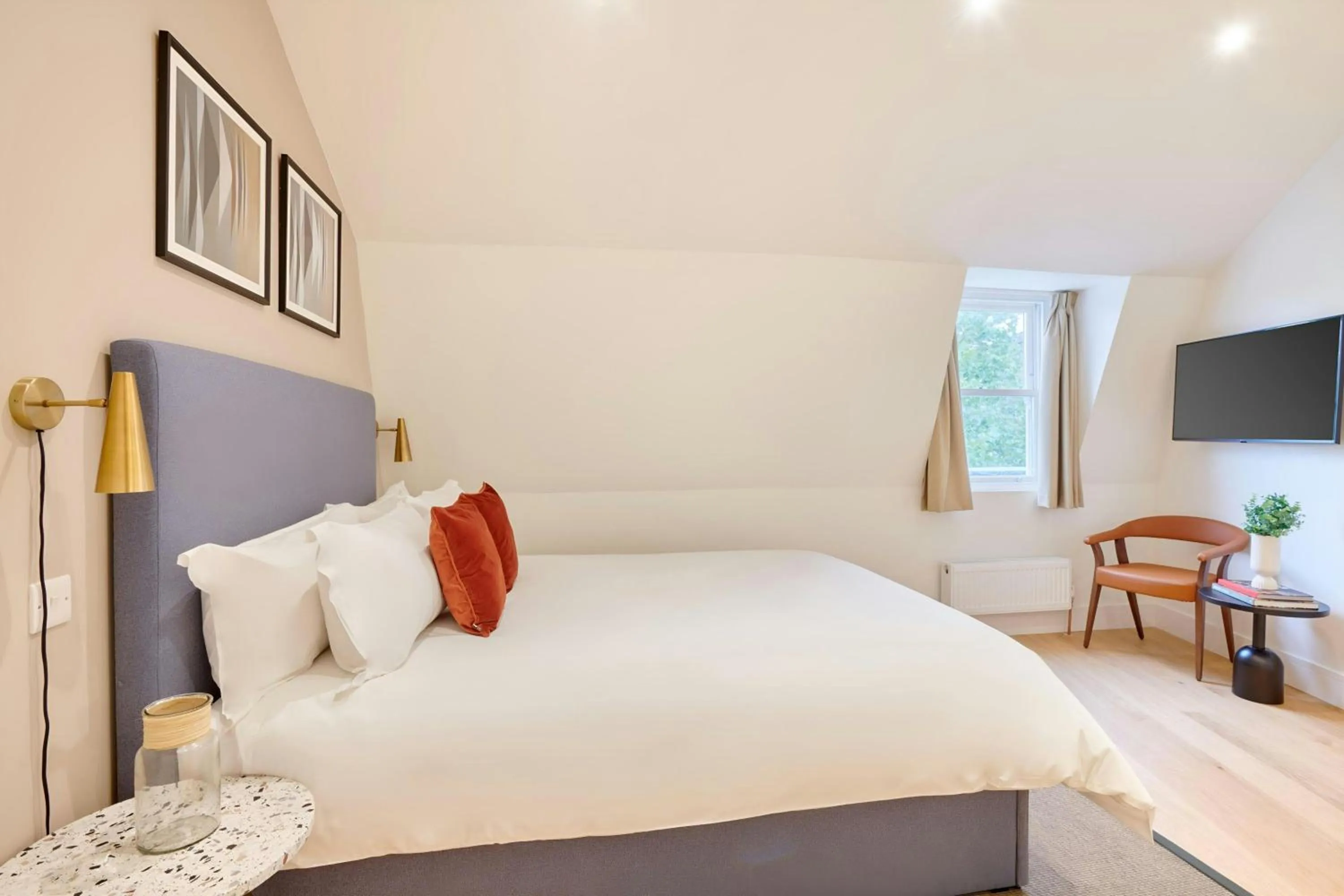 Bedroom, Bed in The Prince Hotel Vauxhall, Sonder by Marriott Bonvoy