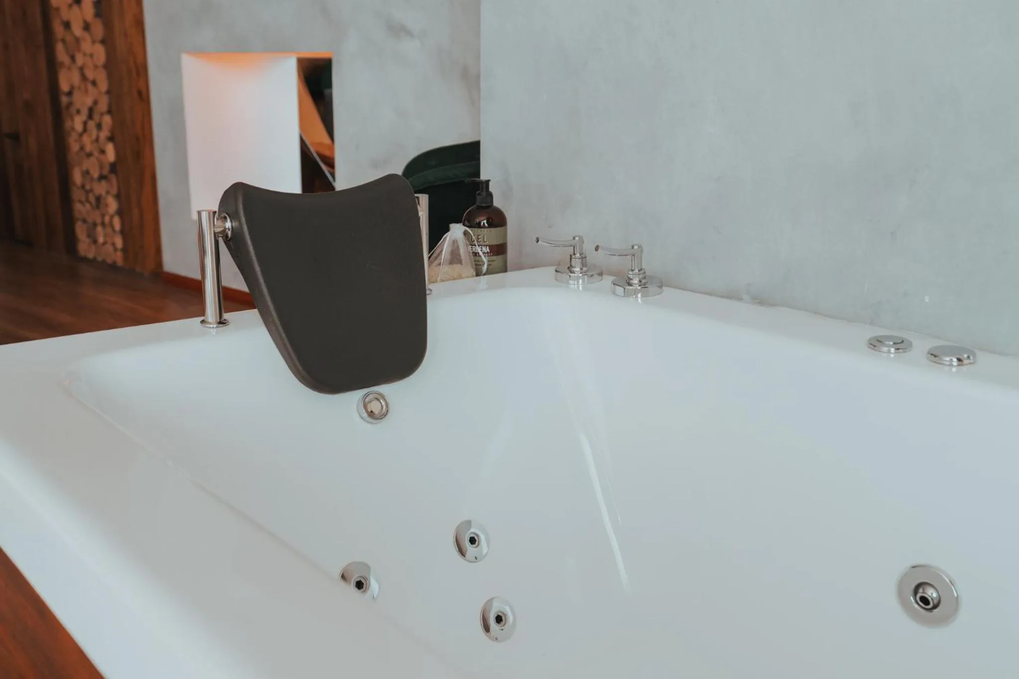 Hot Tub in Böden Hotel & Spa, AKEN SOUL