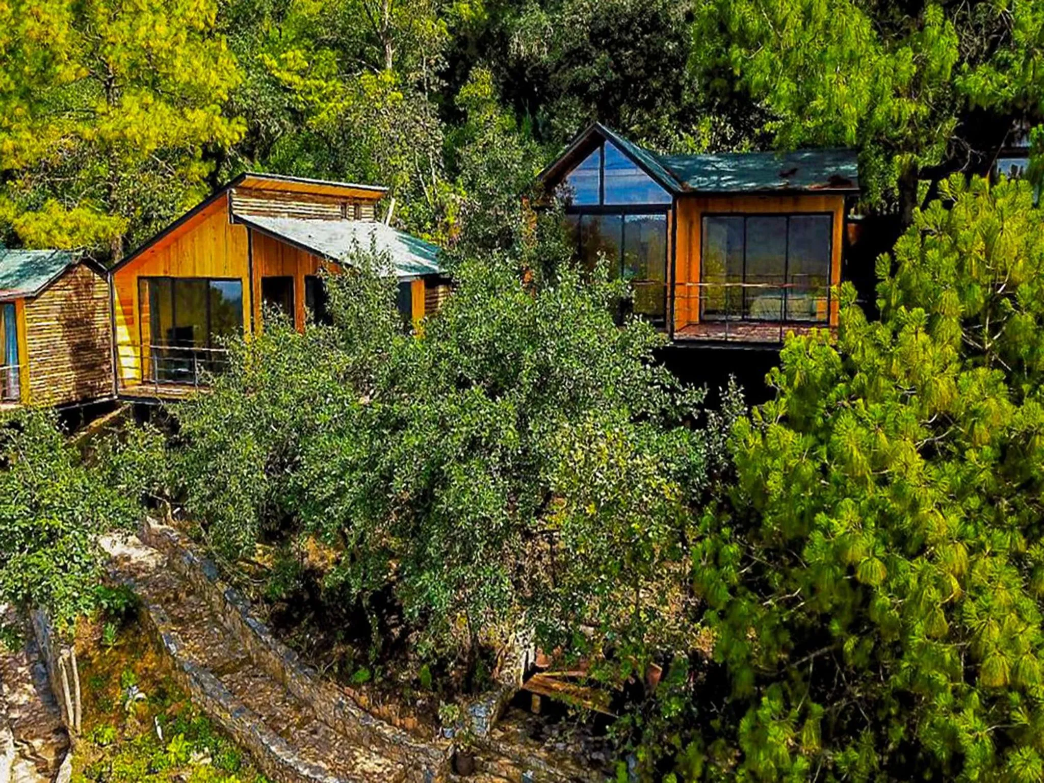 Facade/entrance in Alto de la Sierra by Rotamundos