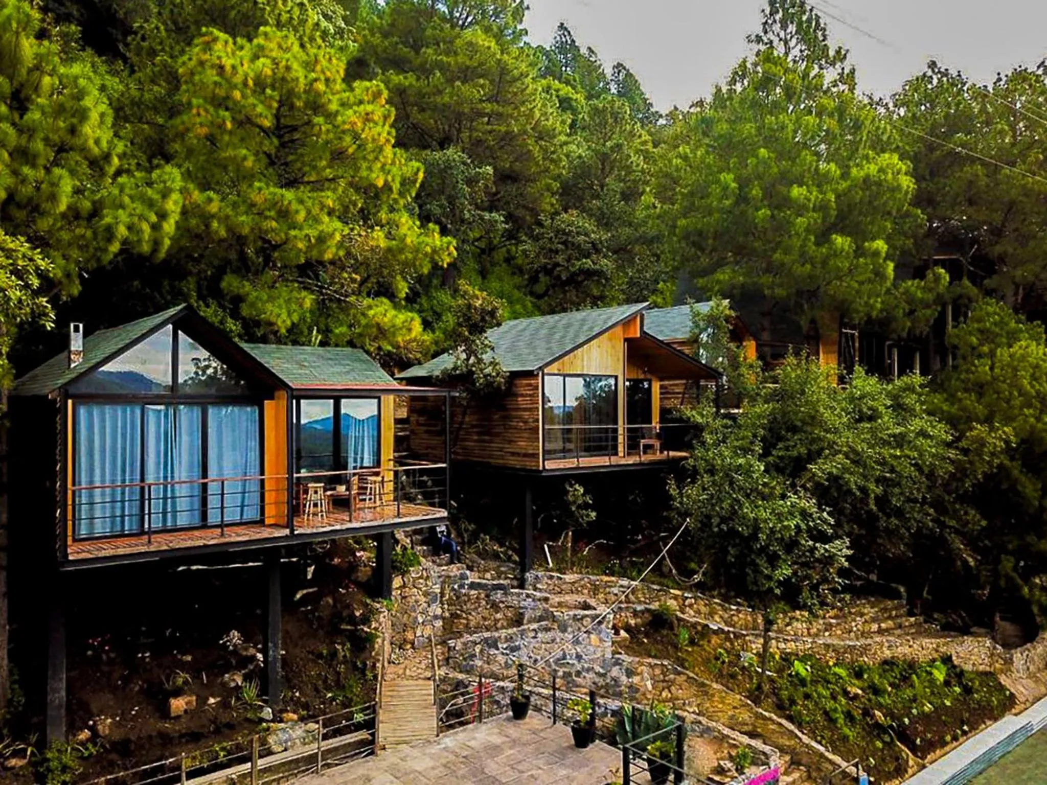 Facade/entrance in Alto de la Sierra by Rotamundos