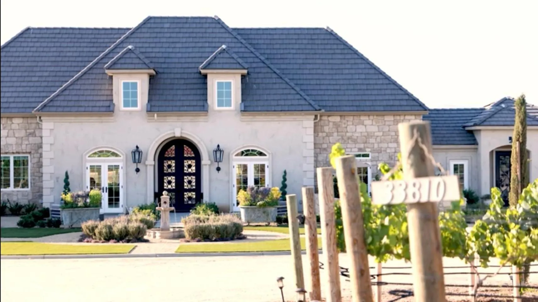 Property building in Domaine Chardonnay