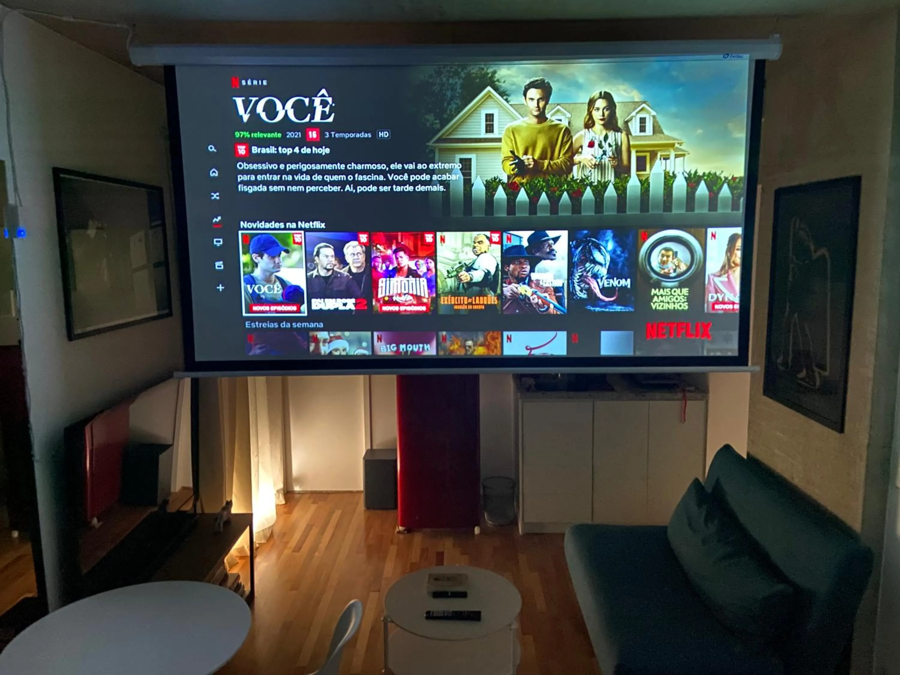 85 New studio w balcony, fast wifi and movie screen!