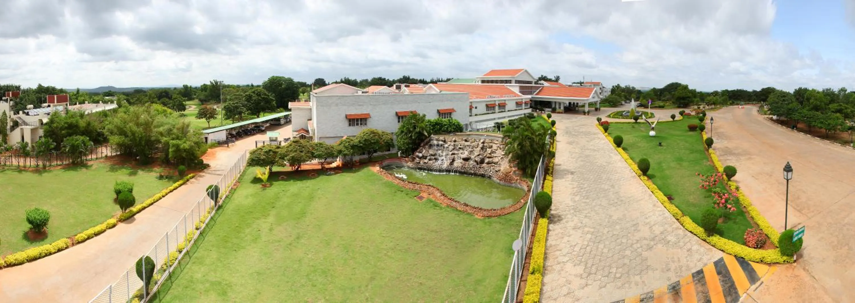 Facade/entrance in Eagleton The Golf Resort