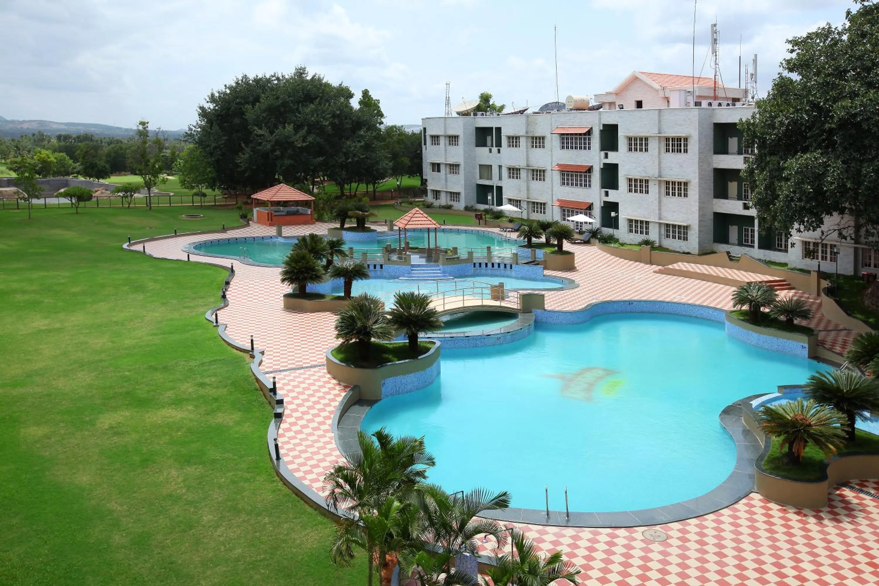 Swimming pool in Eagleton The Golf Resort