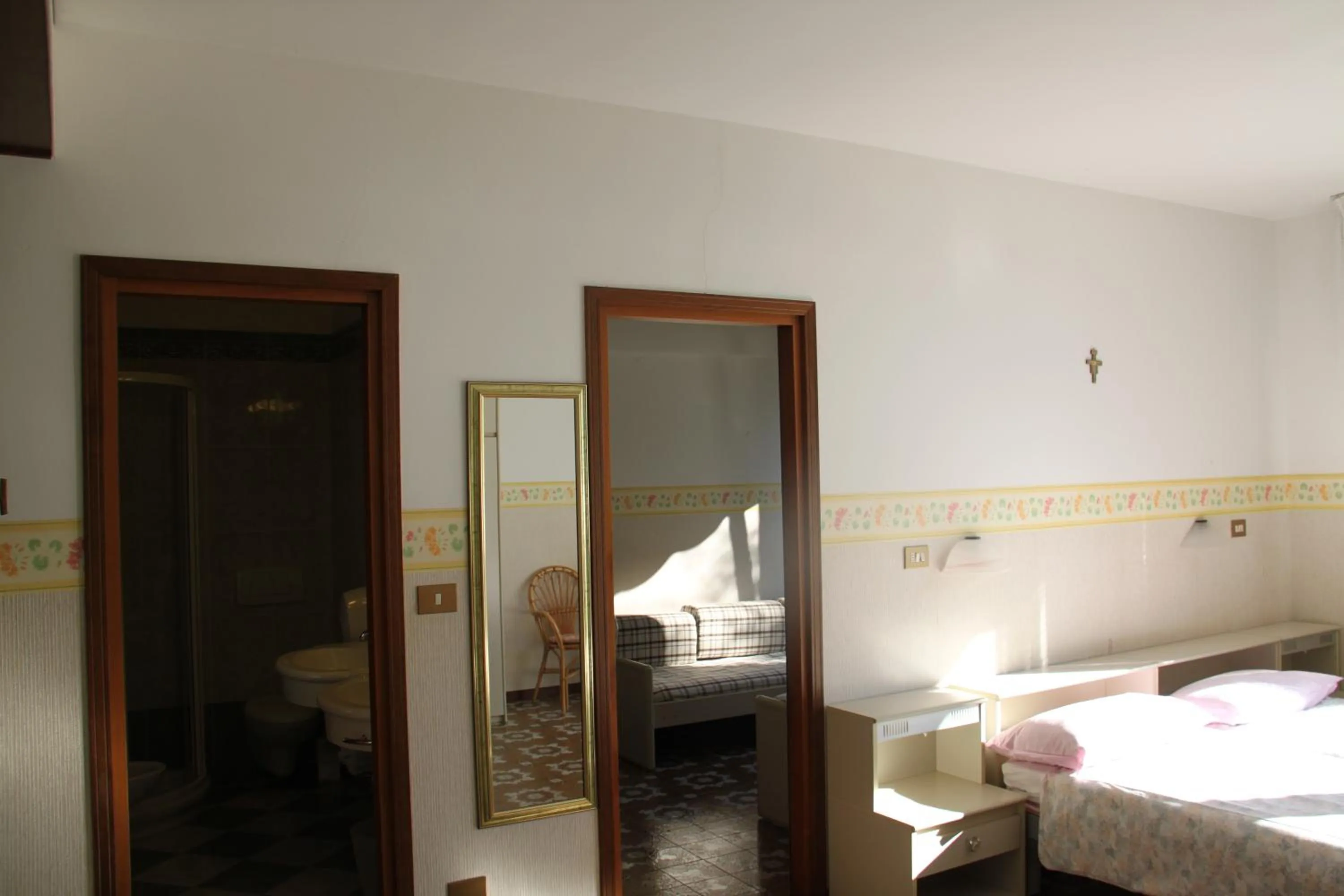 Photo of the whole room, Bed in Hotel Riviera Panoramic Green Resort