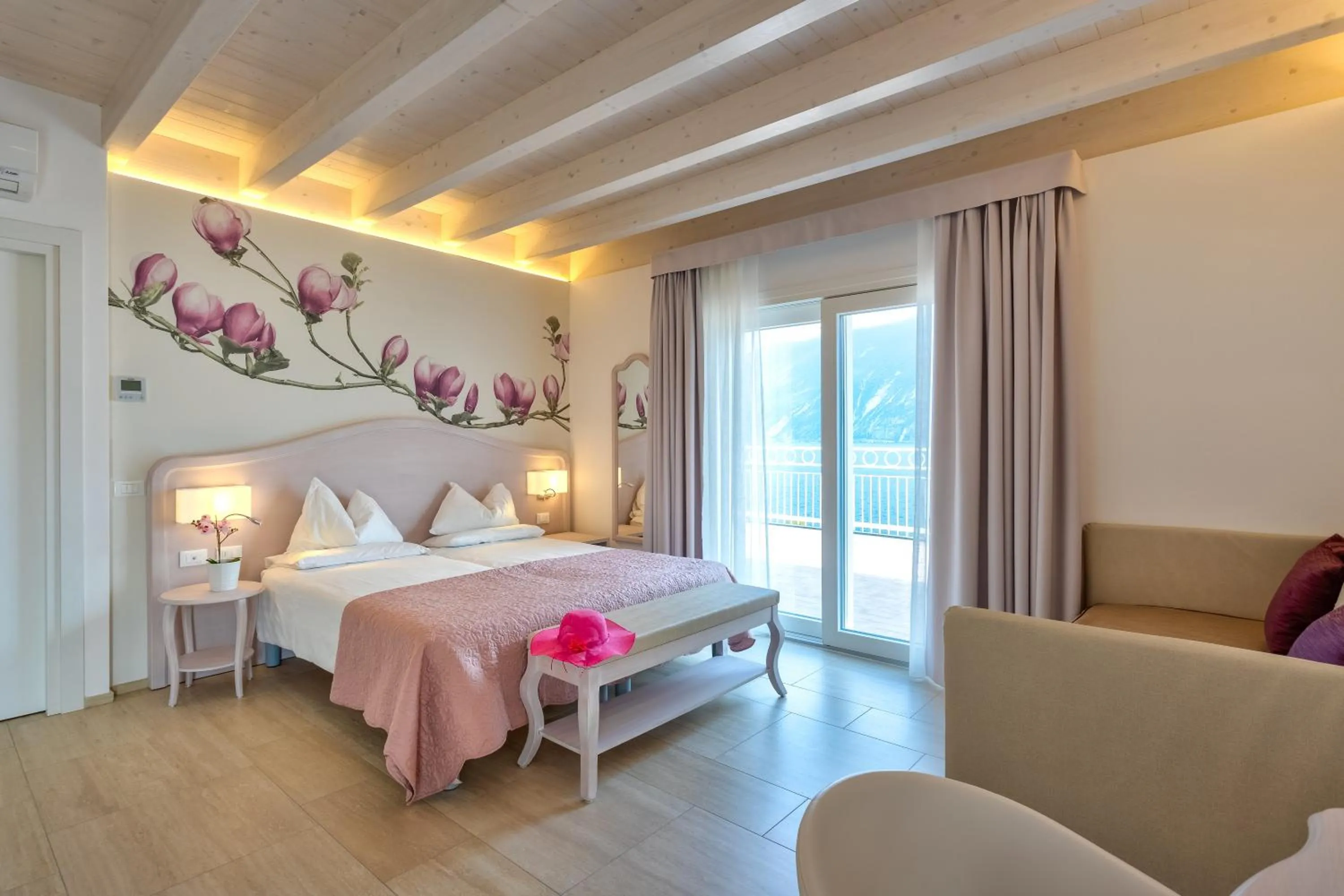 Photo of the whole room, Bed in Hotel Riviera Panoramic Green Resort