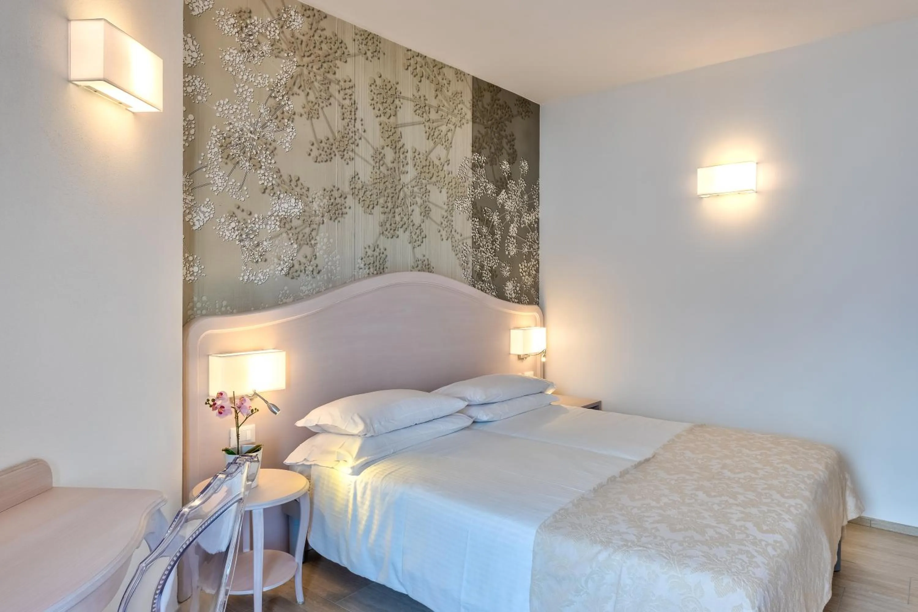 Photo of the whole room, Bed in Hotel Riviera Panoramic Green Resort