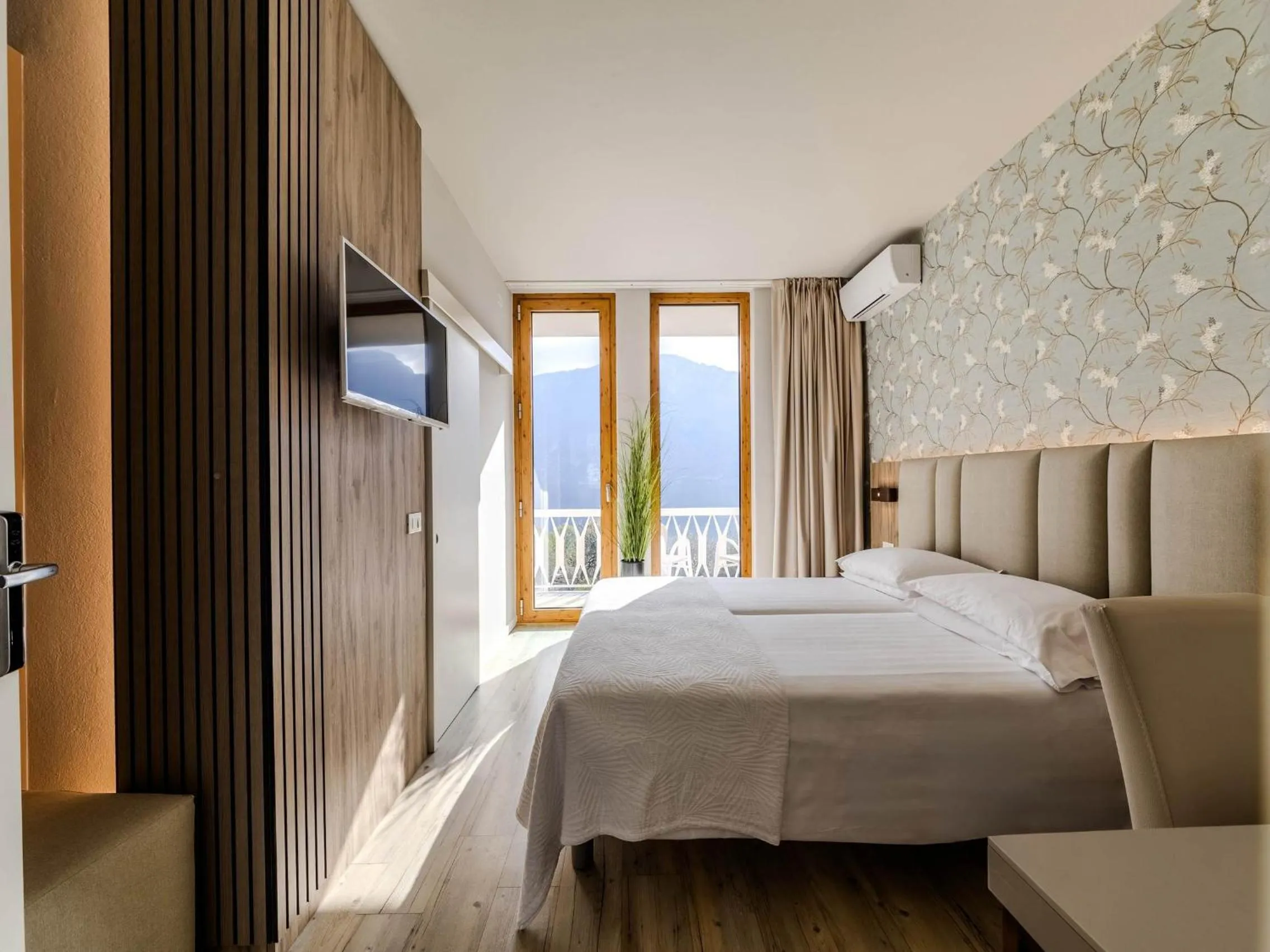 Bed in Hotel Riviera Panoramic Green Resort