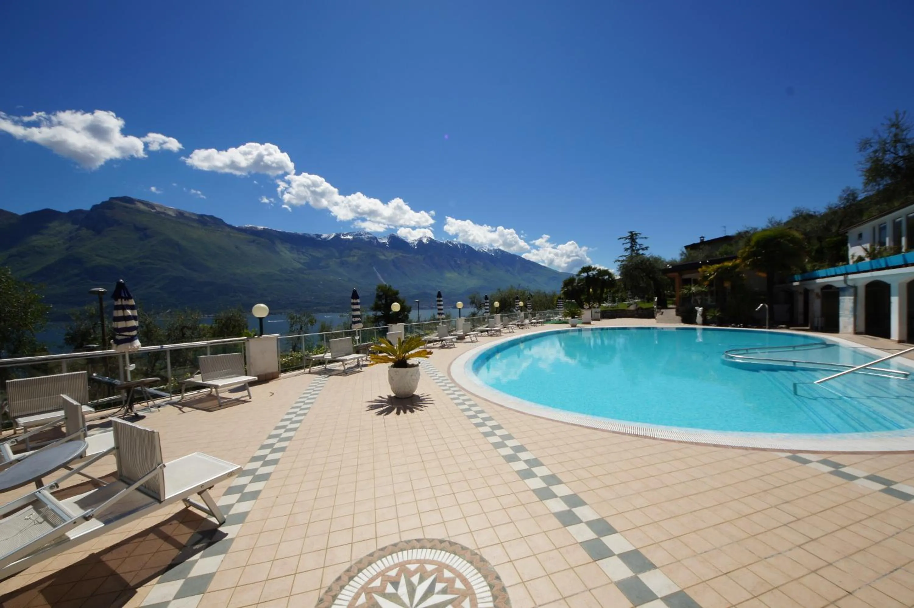 Swimming pool in Hotel Riviera Panoramic Green Resort