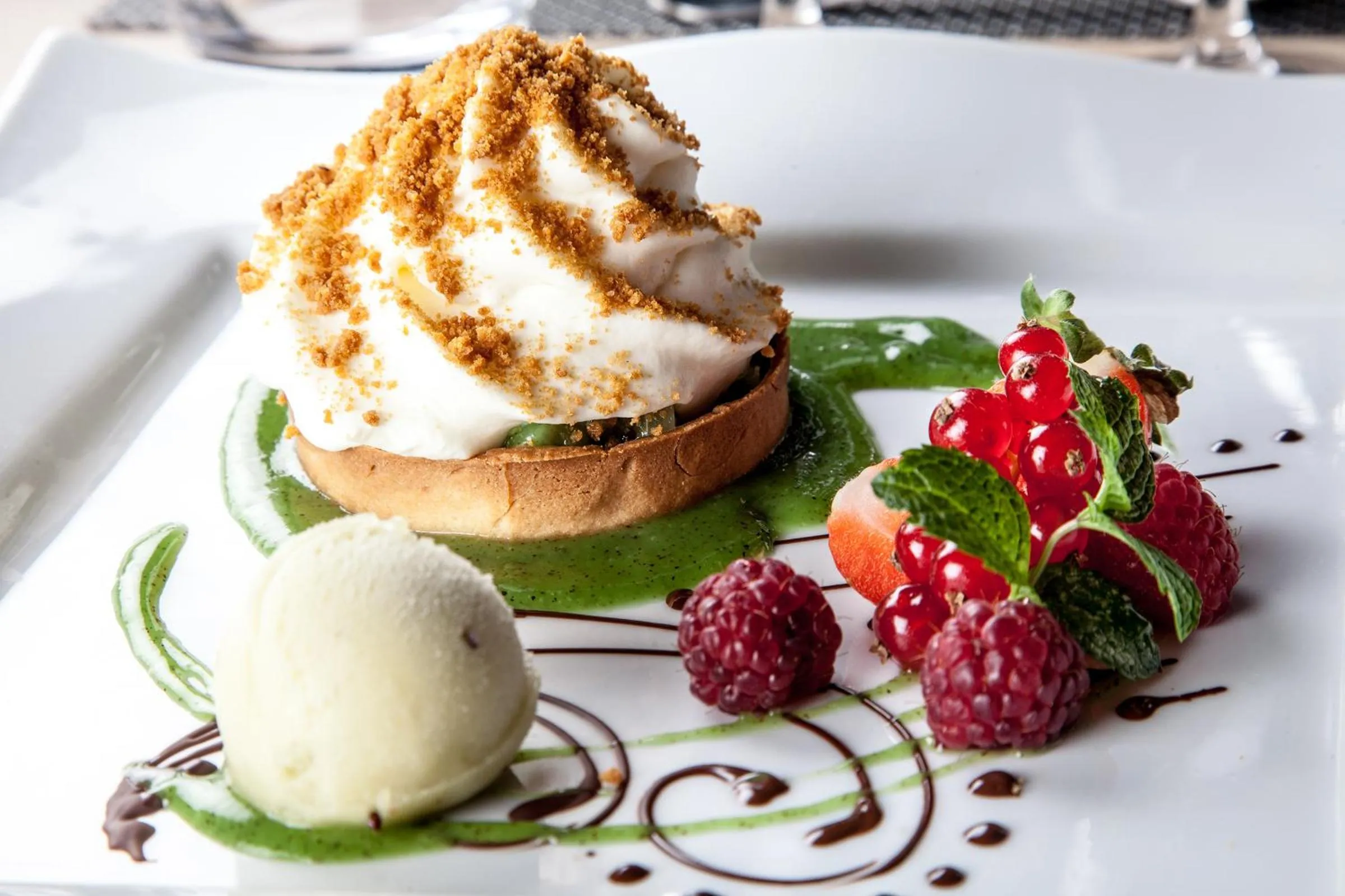 Restaurant/places to eat in Hôtel La Hoirie