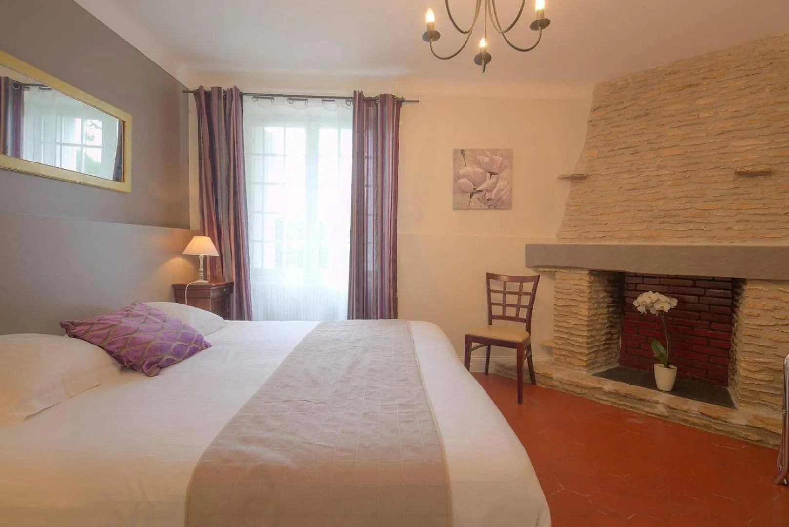 Photo of the whole room, Bed in Hôtel La Hoirie