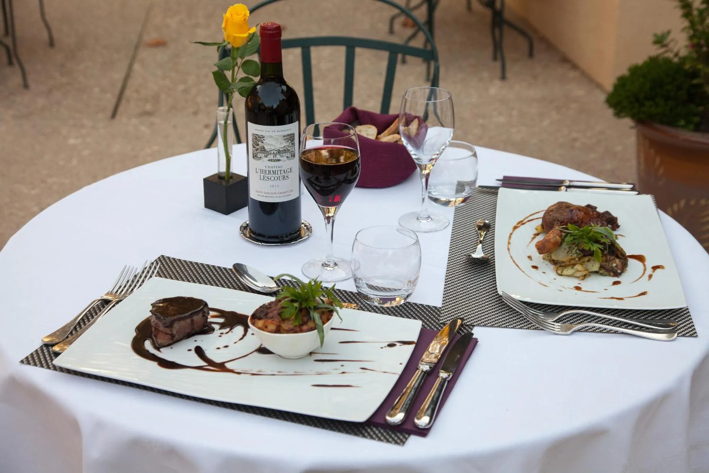 Food and drinks in Hôtel La Hoirie