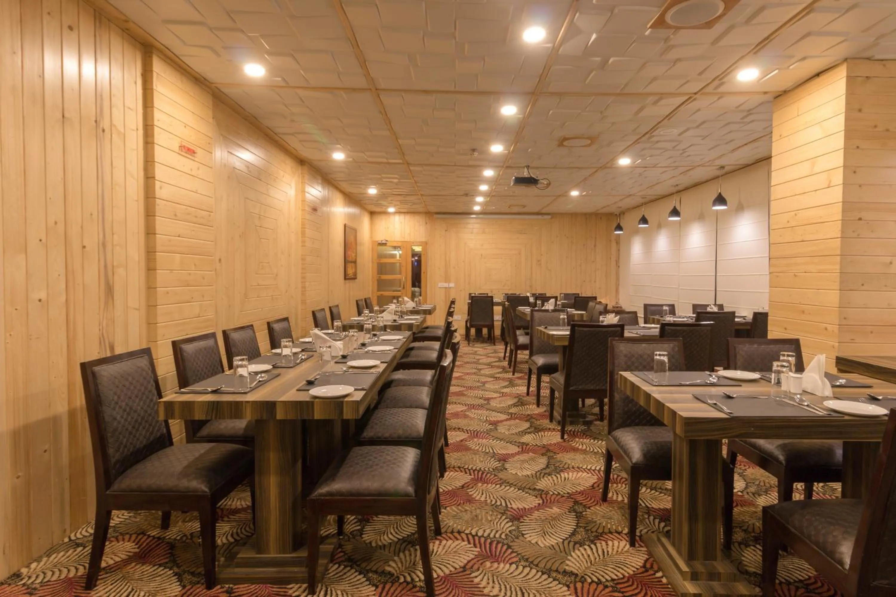 Restaurant/places to eat in The Solitaire Express